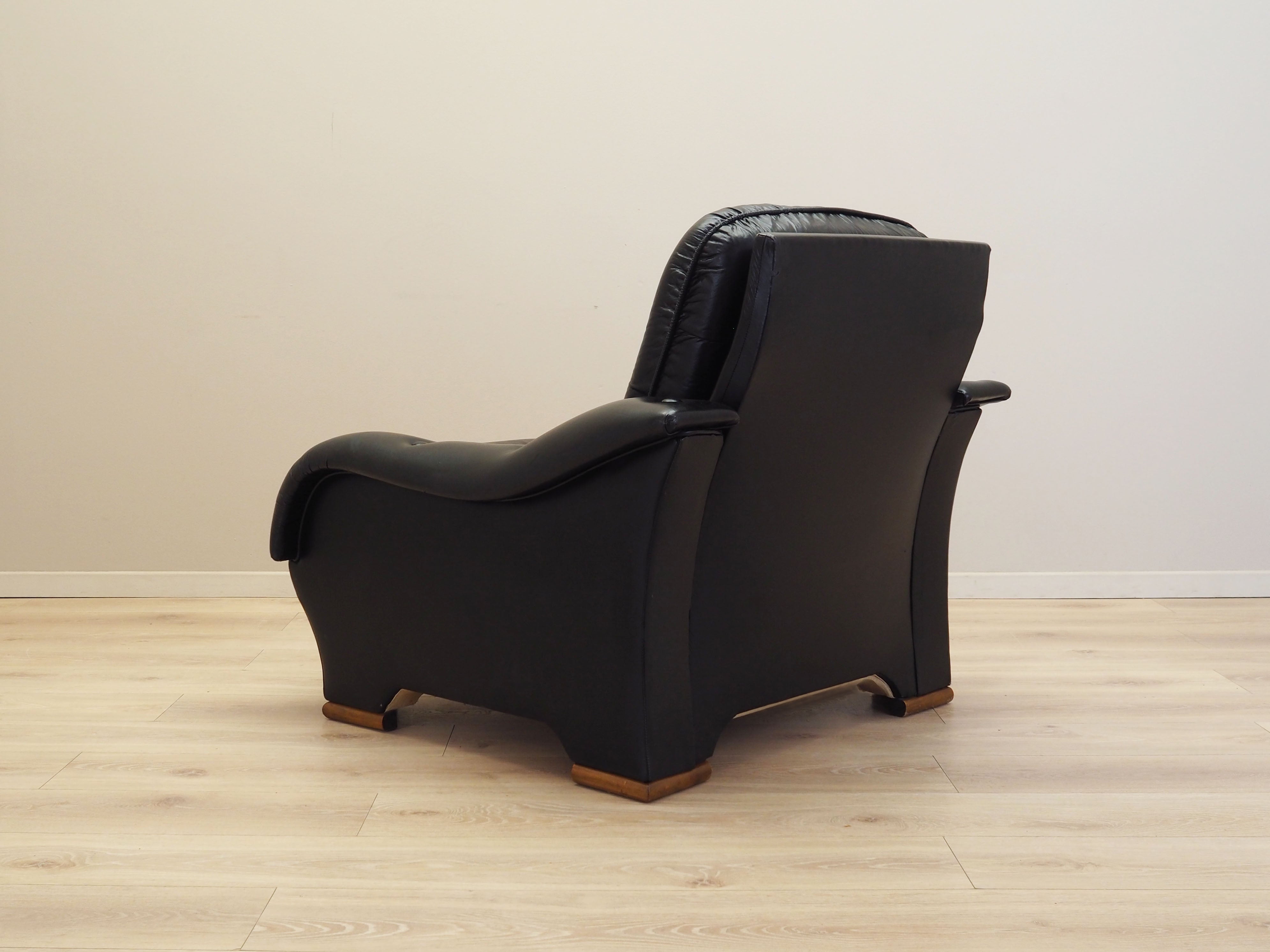 Black_armchair_Italian_design_1980s_production_Italy