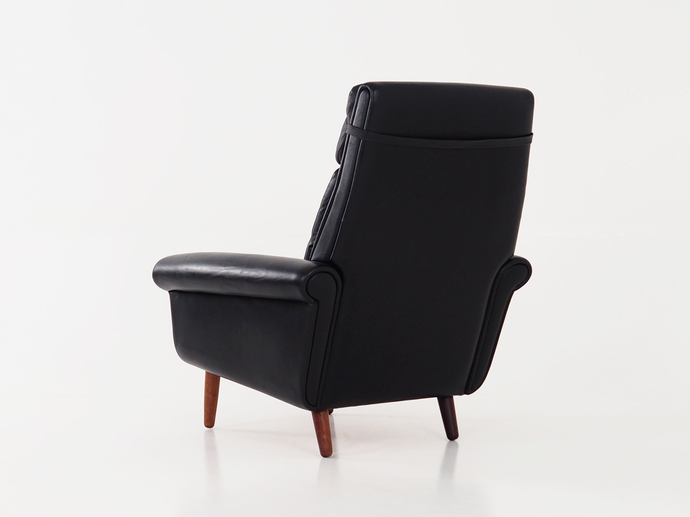 Black_leather_armchair_Danish_design_1970s_production_Denmark