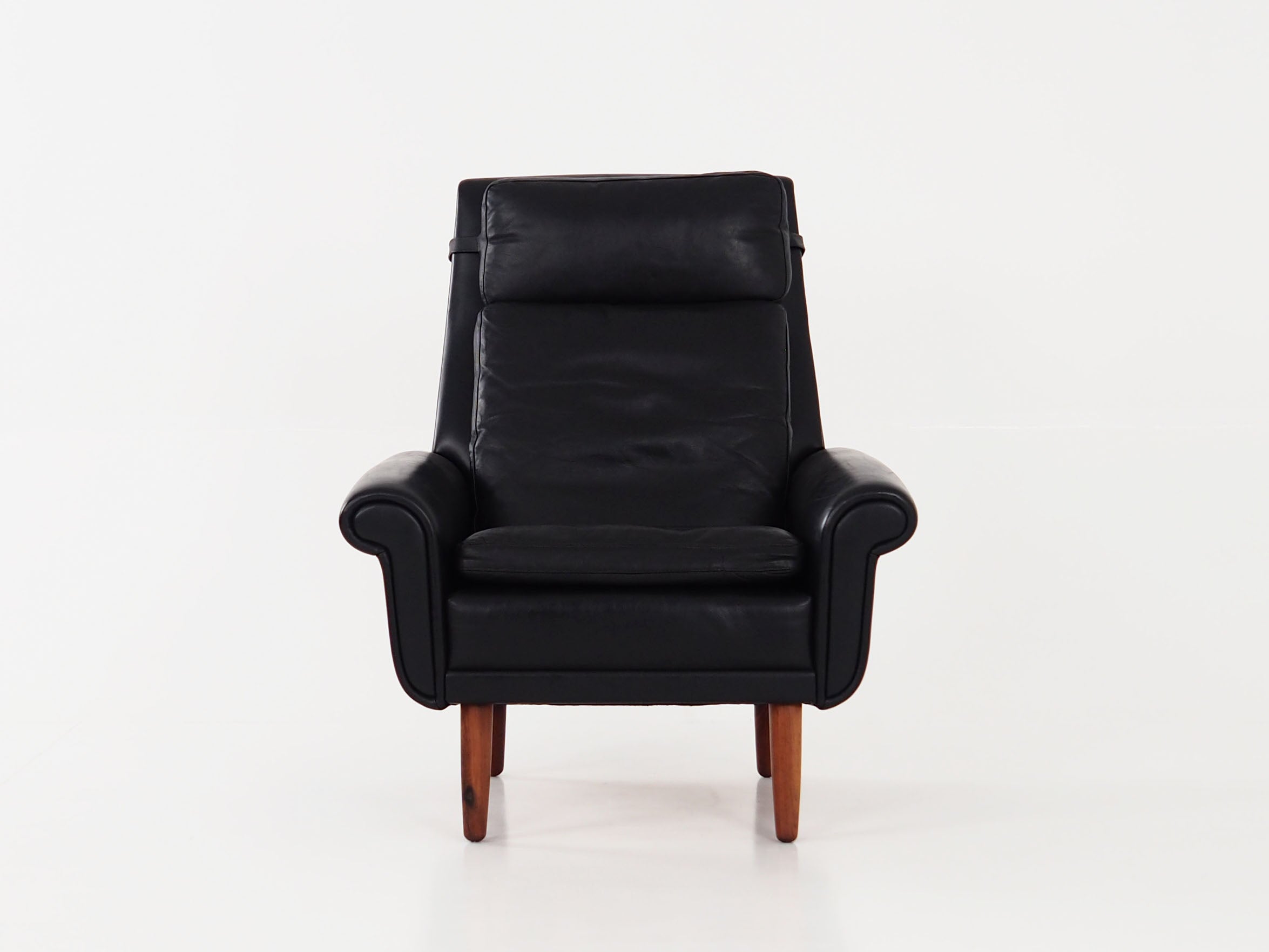 Black_leather_armchair_Danish_design_1970s_production_Denmark