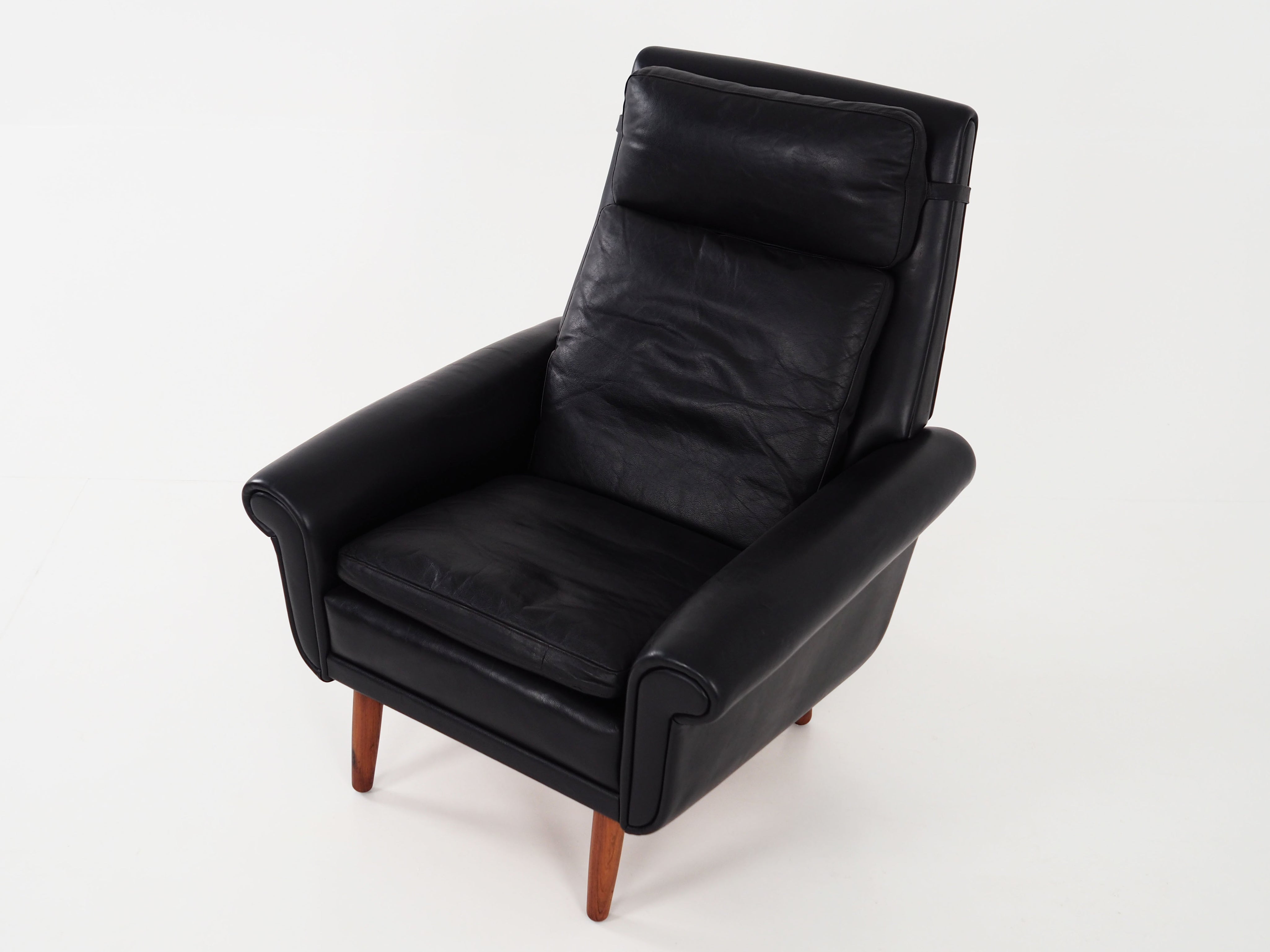 Black_leather_armchair_Danish_design_1970s_production_Denmark