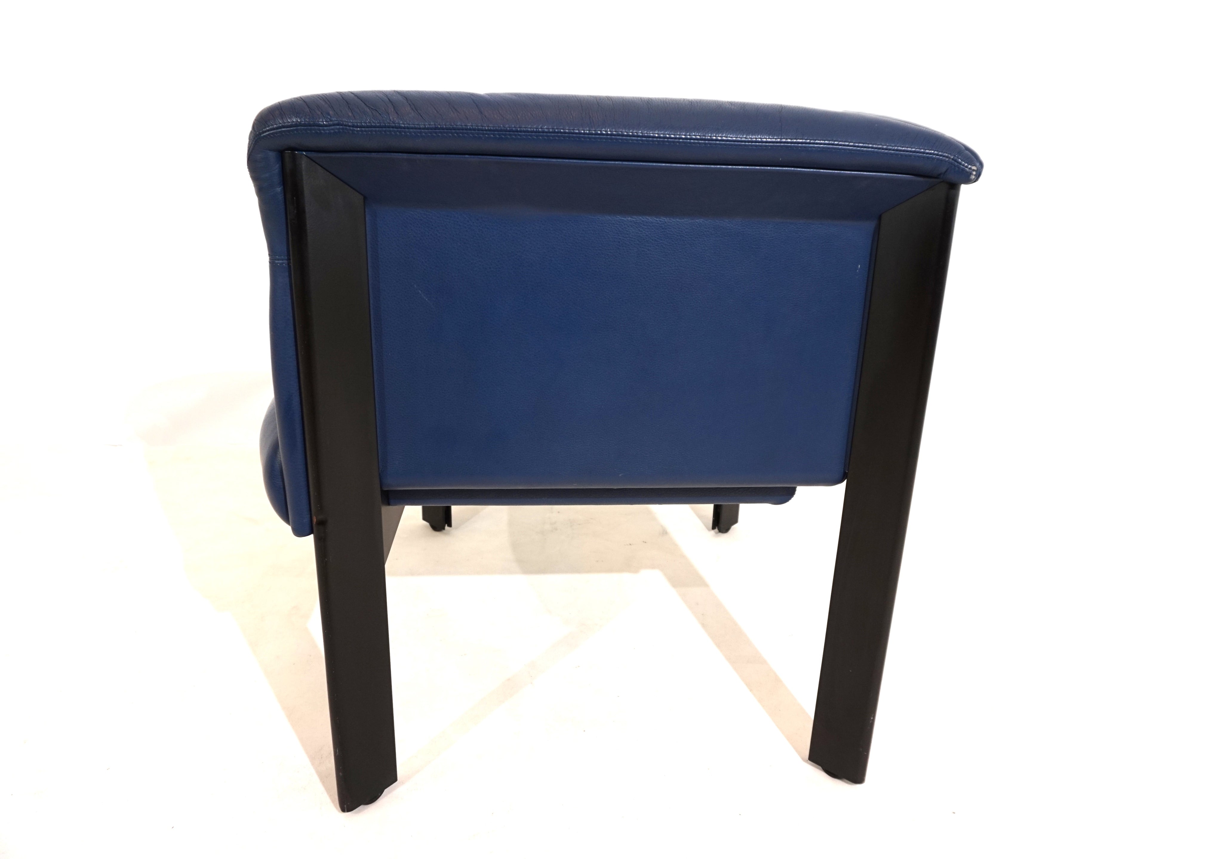 Blue_Leather_Poltrona_Armchair