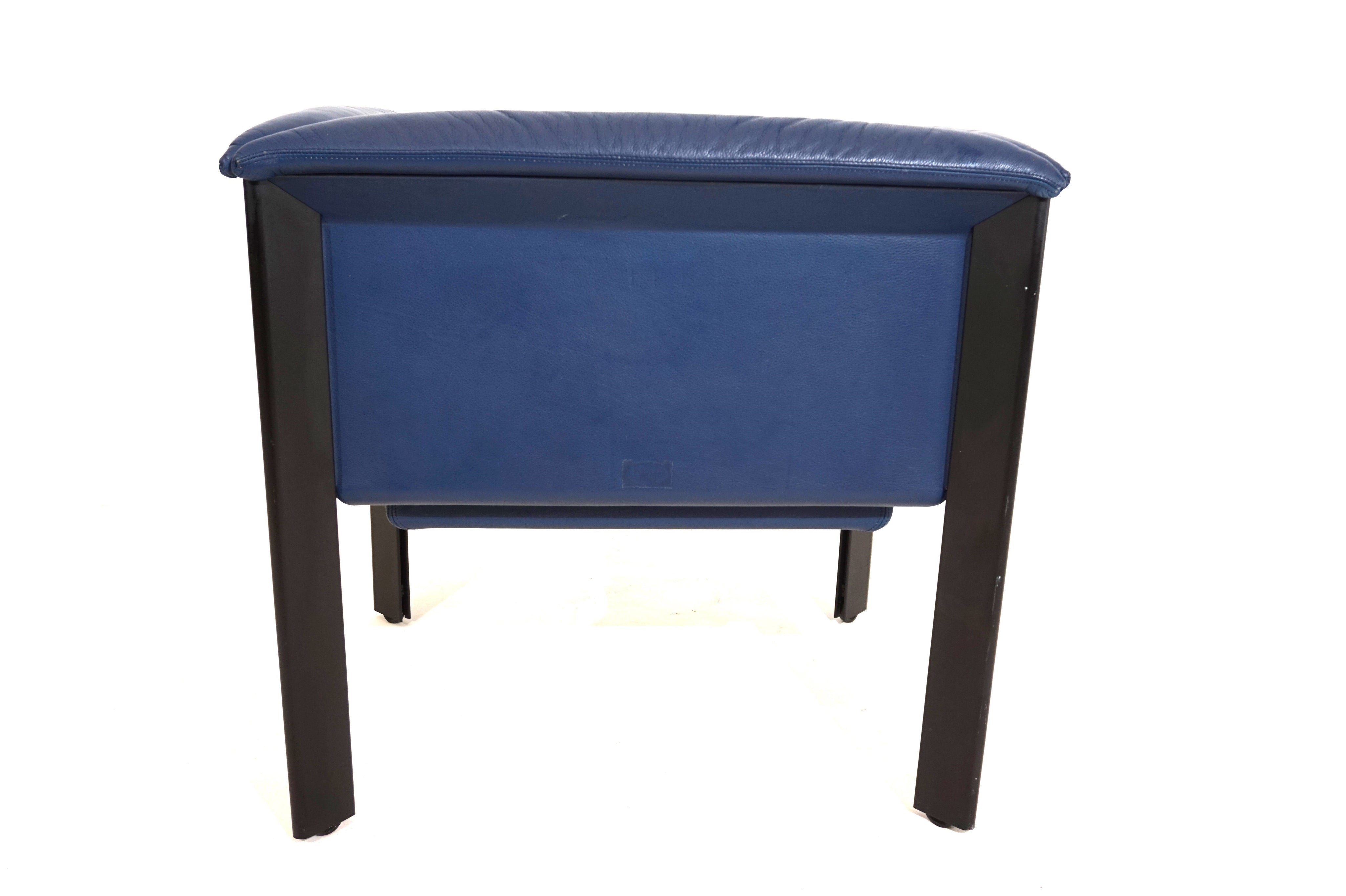 Blue_Leather_Poltrona_Armchair