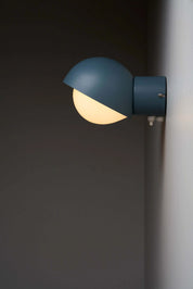 Blue_Wall_Sconce_B_L_leuchten