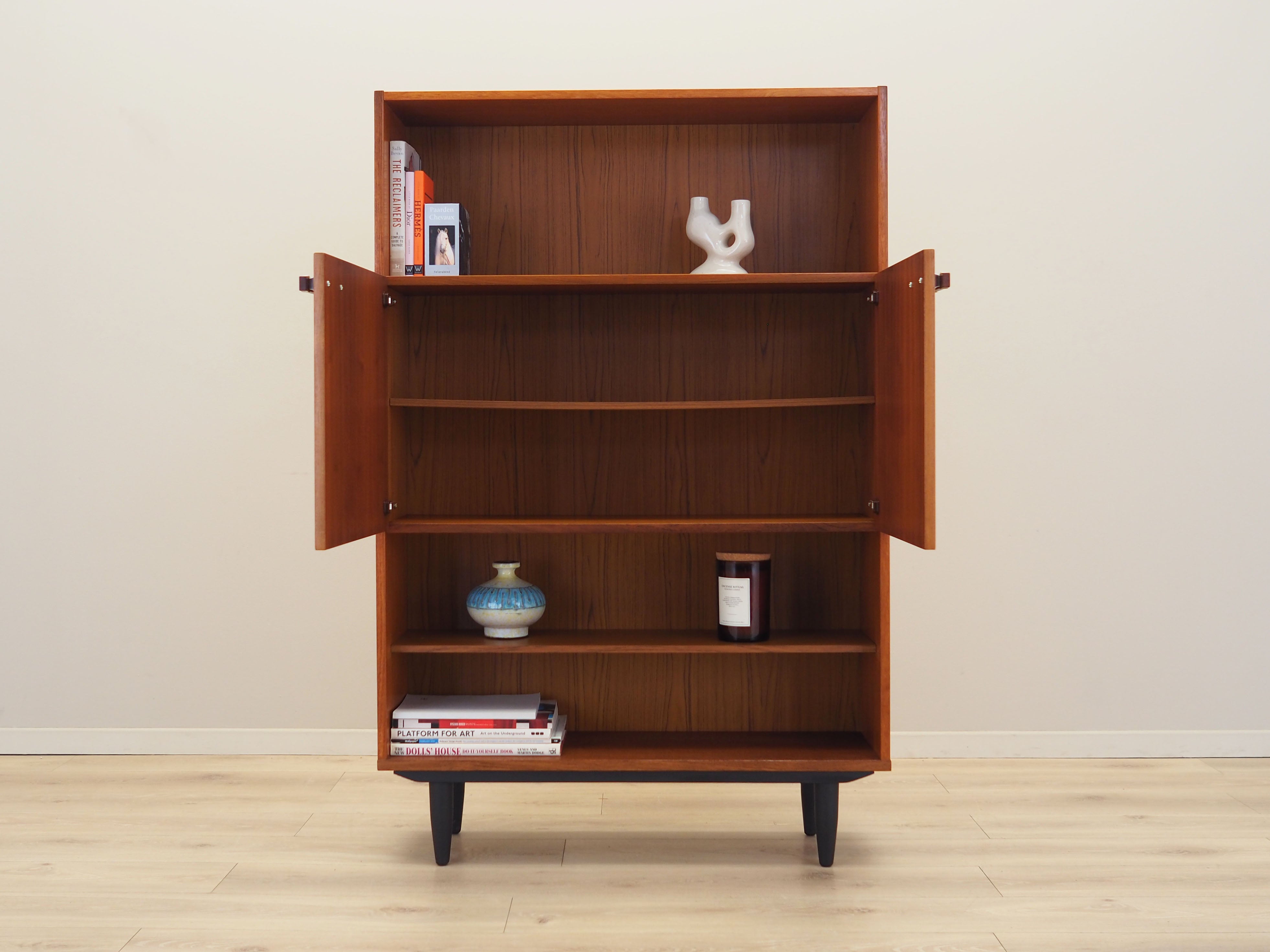 Bookcase_Danish_design_1970s_production_Denmark
