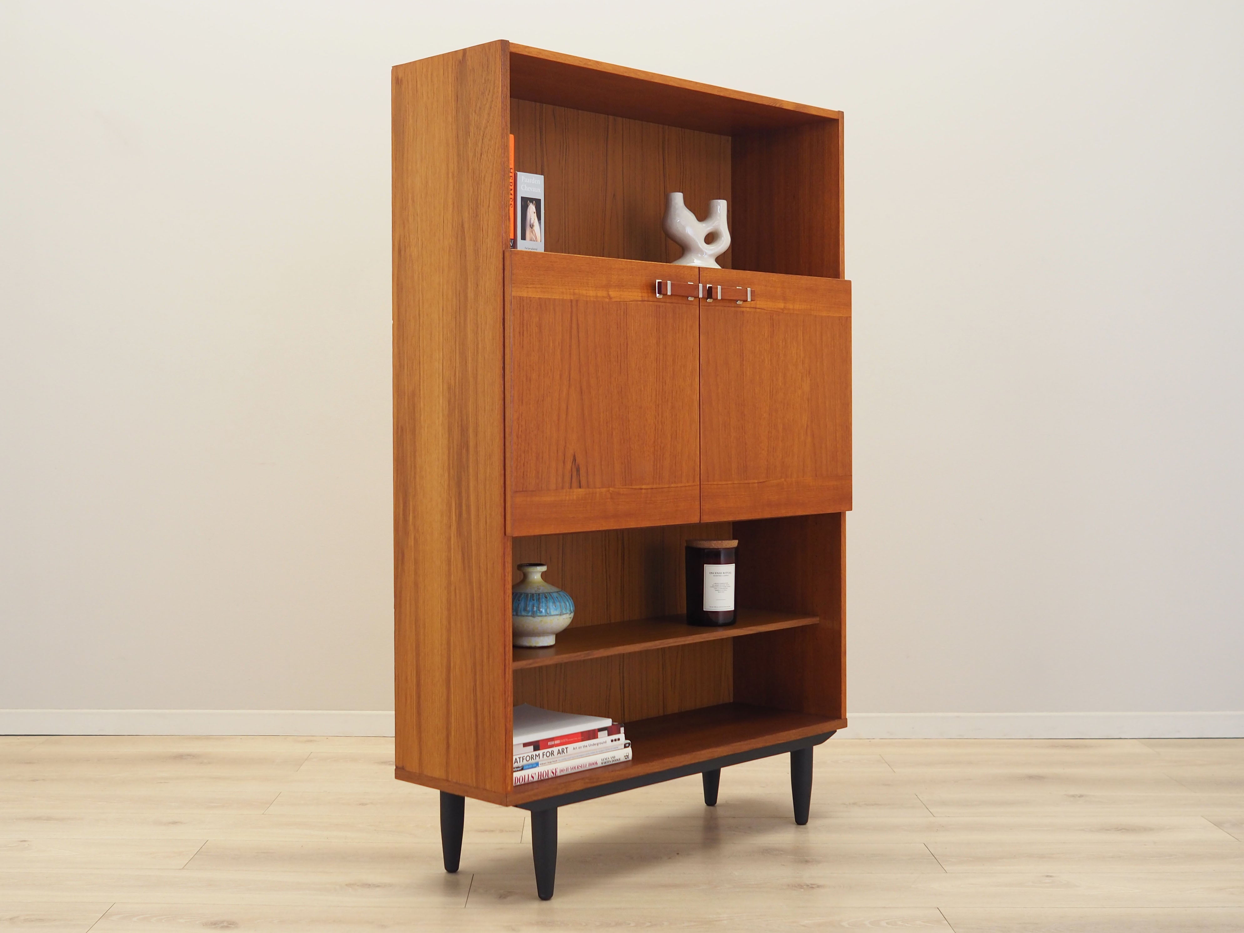Bookcase_Danish_design_1970s_production_Denmark