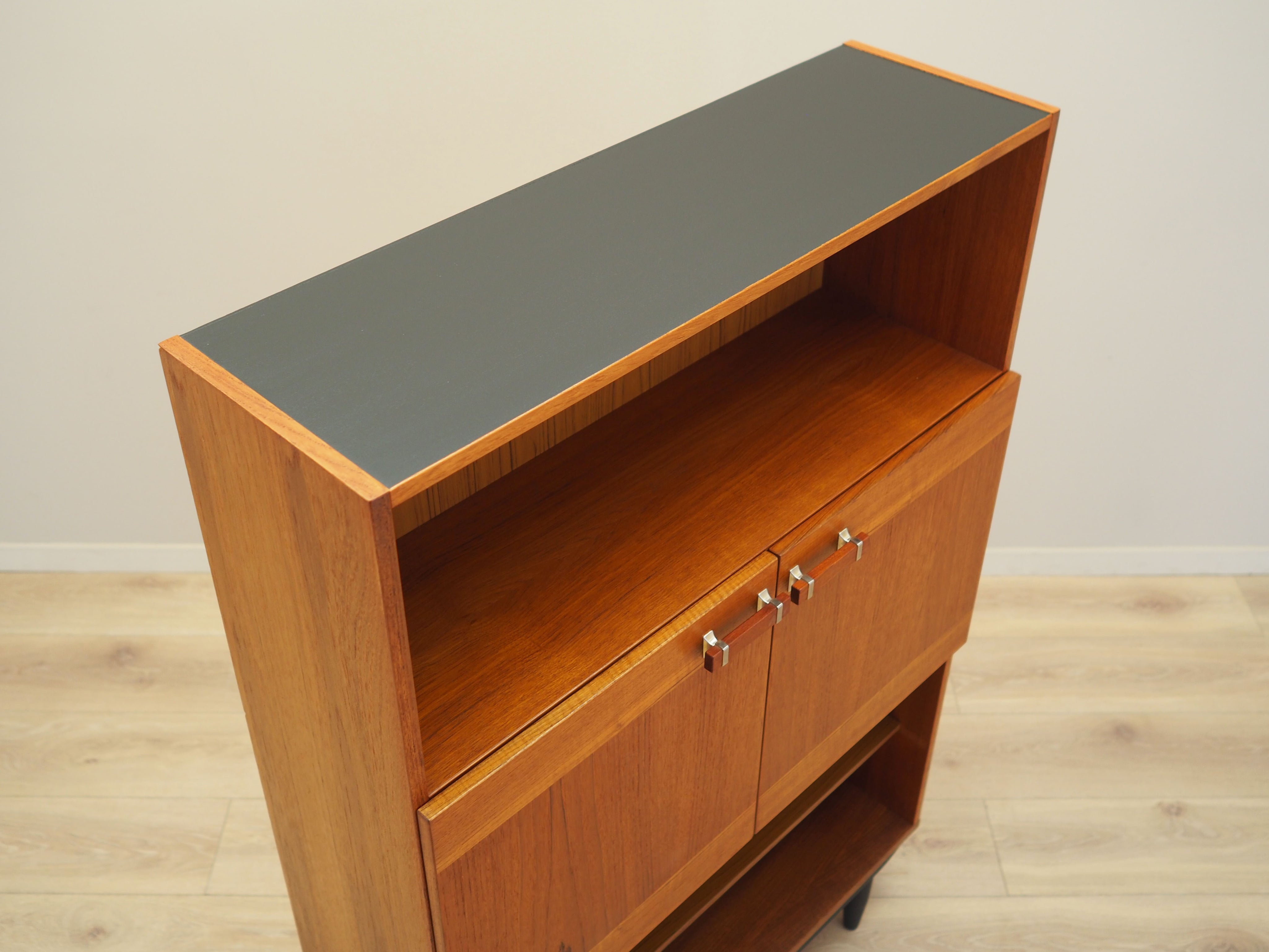 Bookcase_Danish_design_1970s_production_Denmark