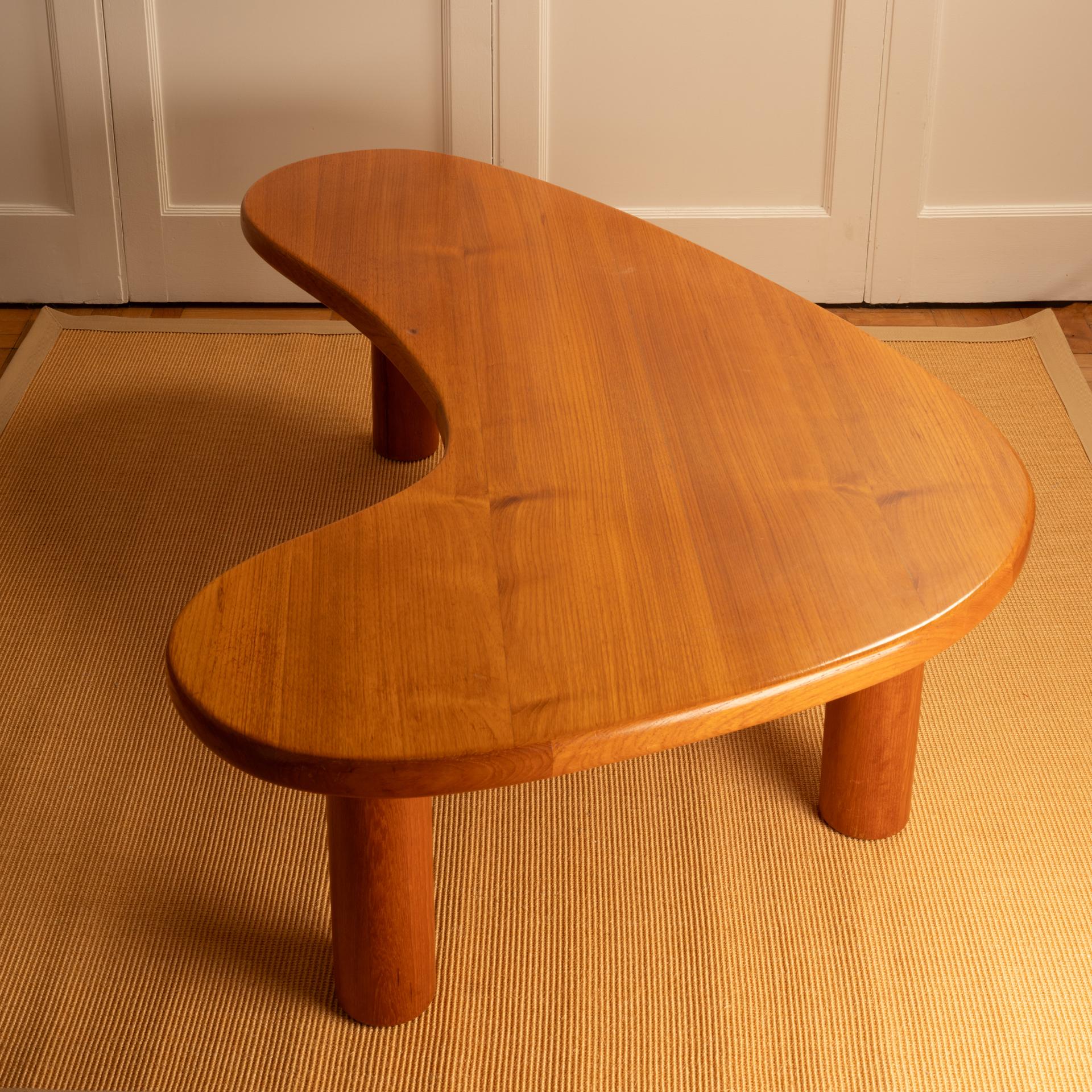 Boomerang_coffee_table