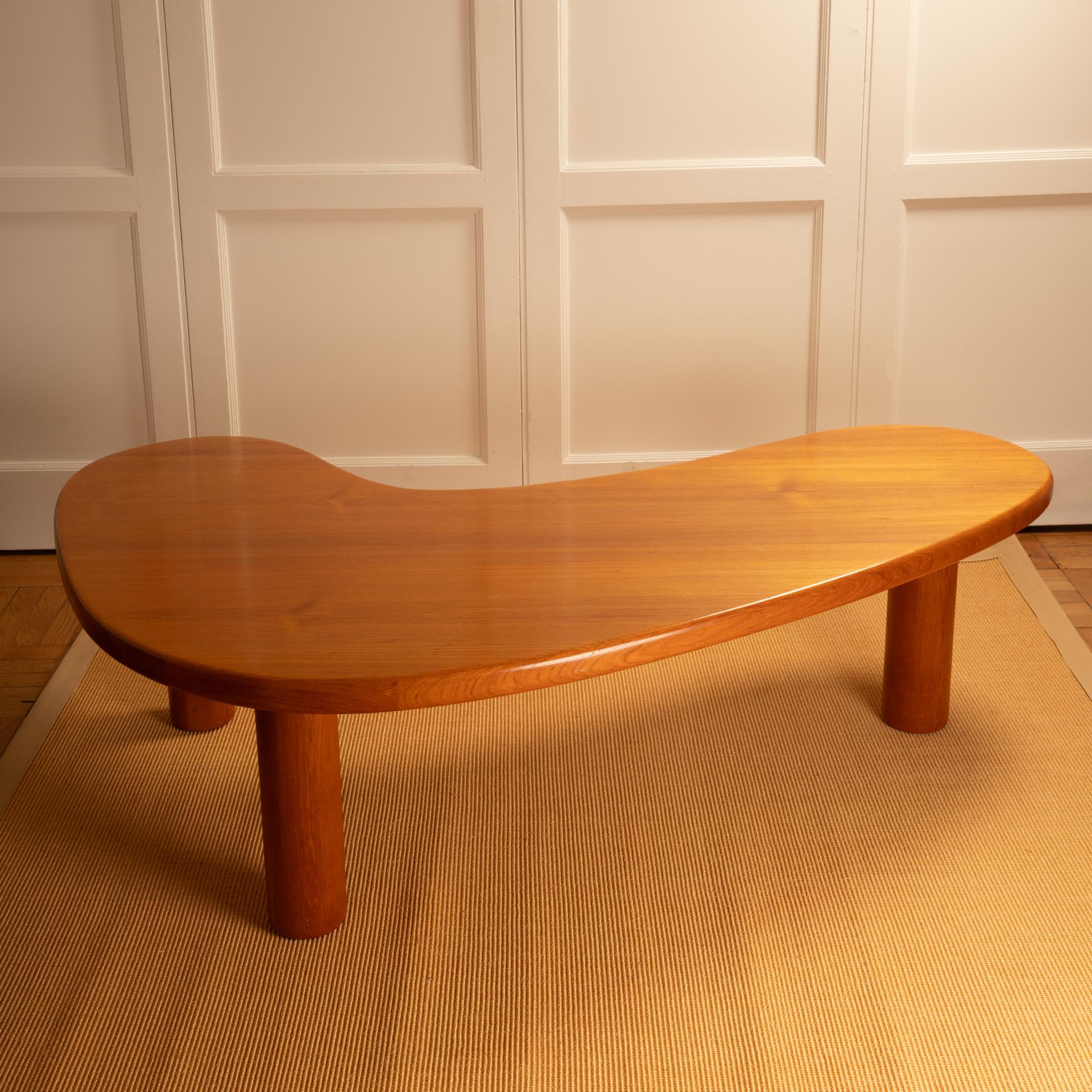 Boomerang_coffee_table