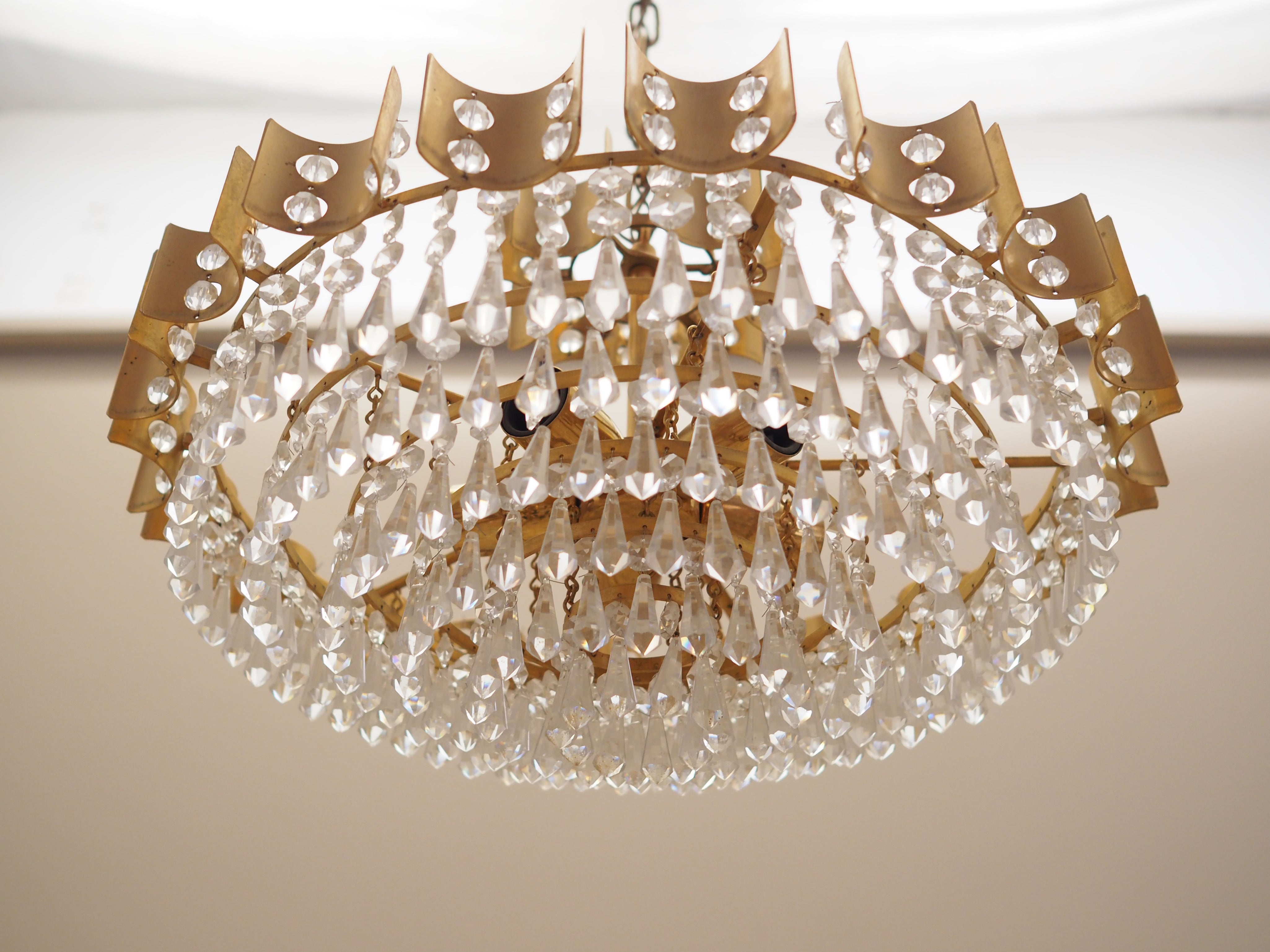 Brass_chandelier_in_Danish_design_1970s_production_Denmark