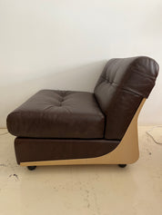 Brown_Armlesschair_in_Fiberglass_Shell