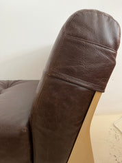 Brown_Armlesschair_in_Fiberglass_Shell