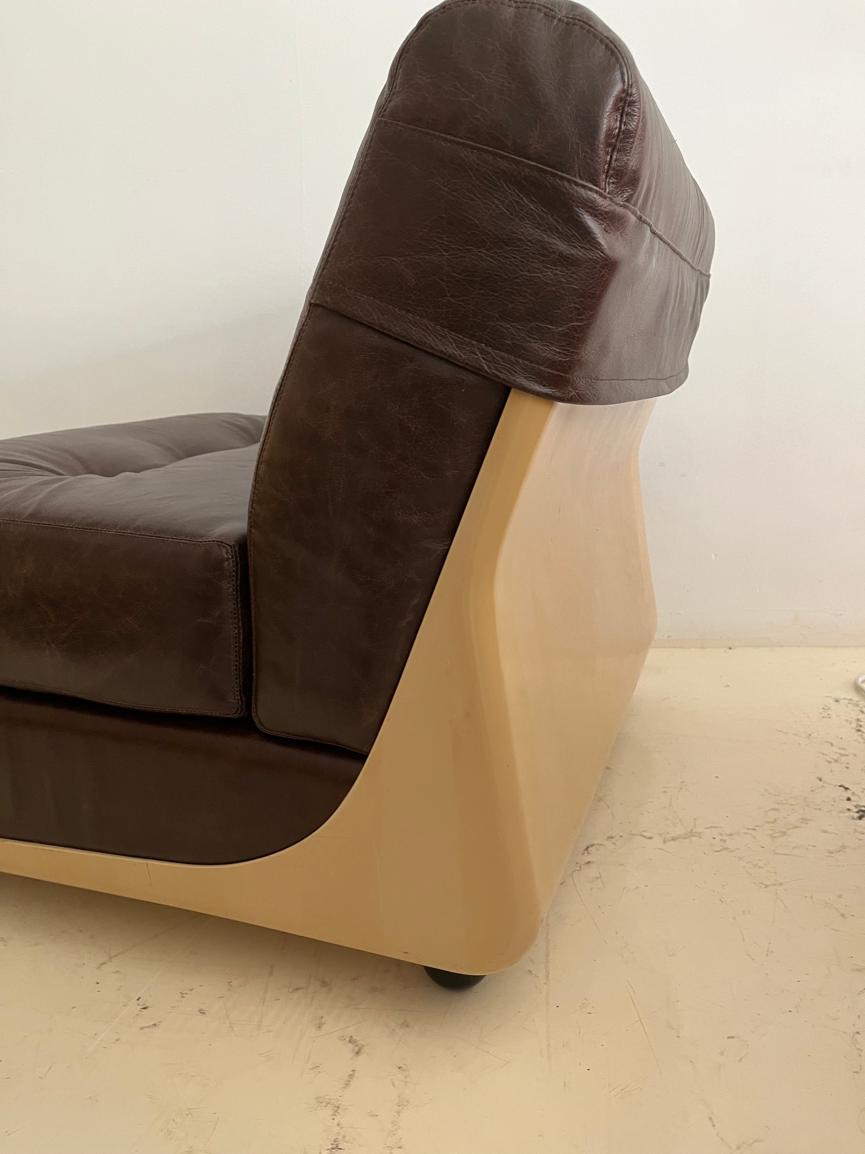 Brown_Armlesschair_in_Fiberglass_Shell