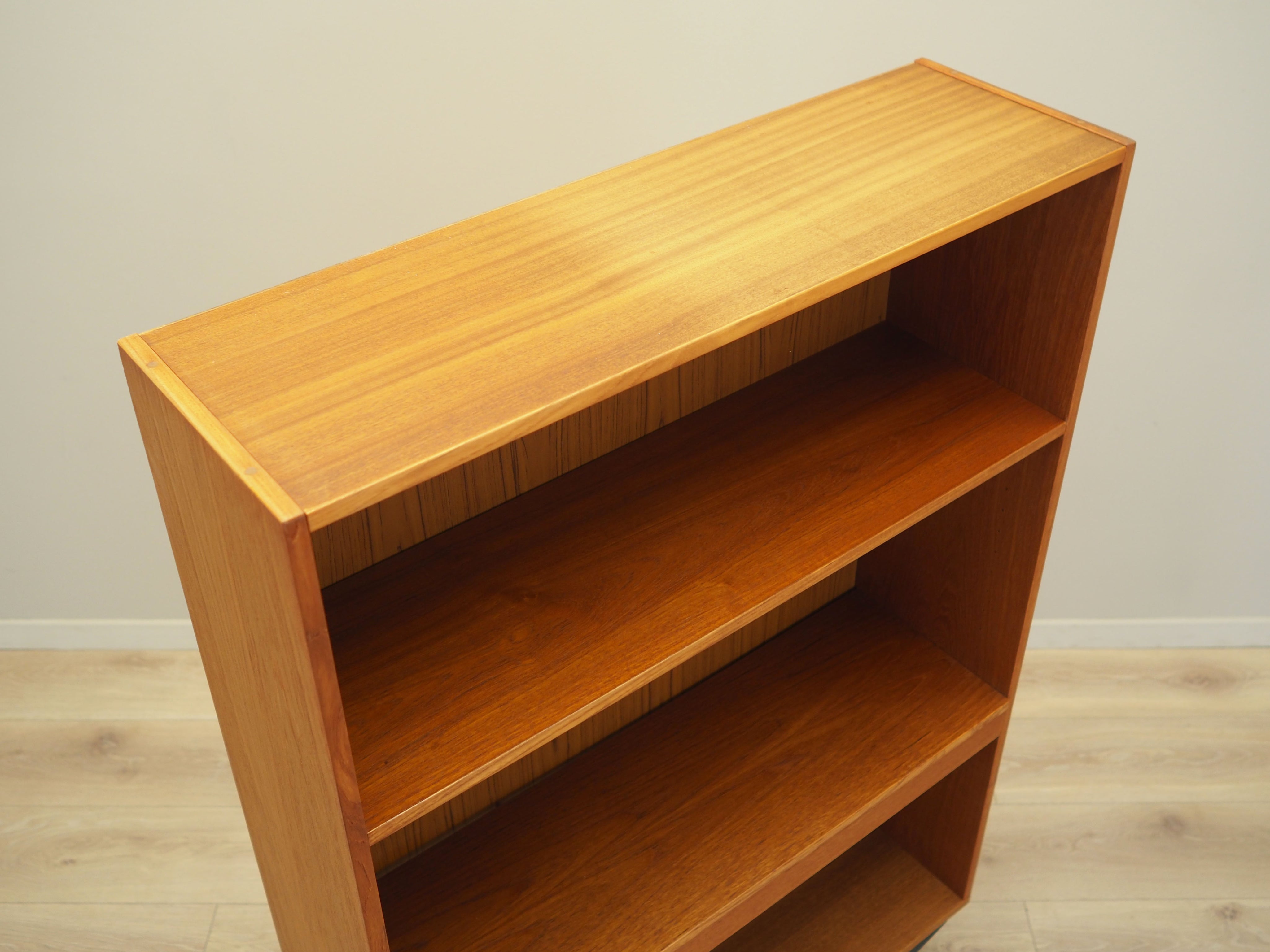 Brown_Teak_bookcase_Danish_design_1970s_production_Denmark