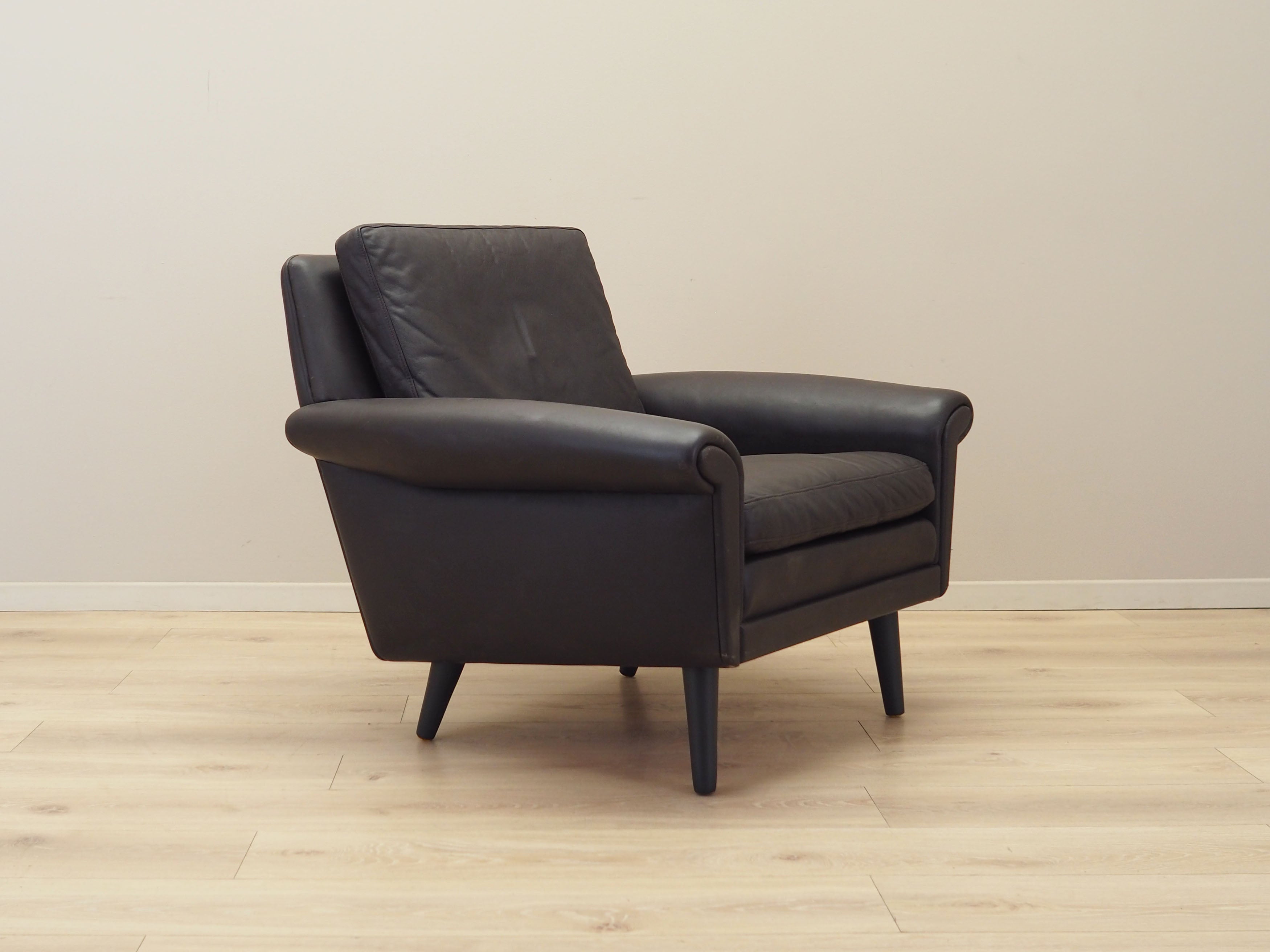 Brown_leather_armchair_Danish_design_1960s_designer_Aage_Christiansen_manufacture_Erhardsen_Andersen