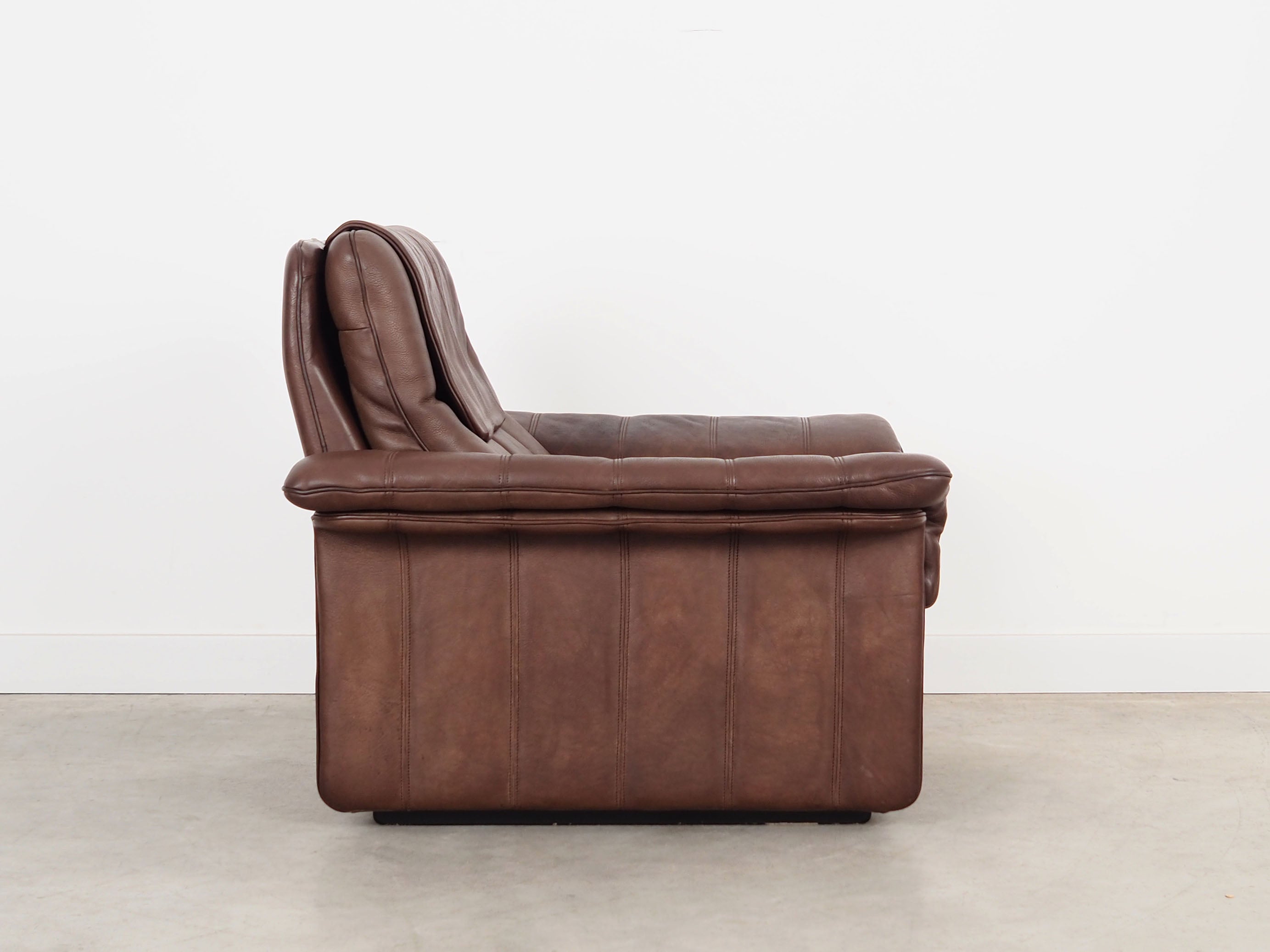 Brown_leather_armchair_Swiss_design_1970s_manufacture_De_Sede