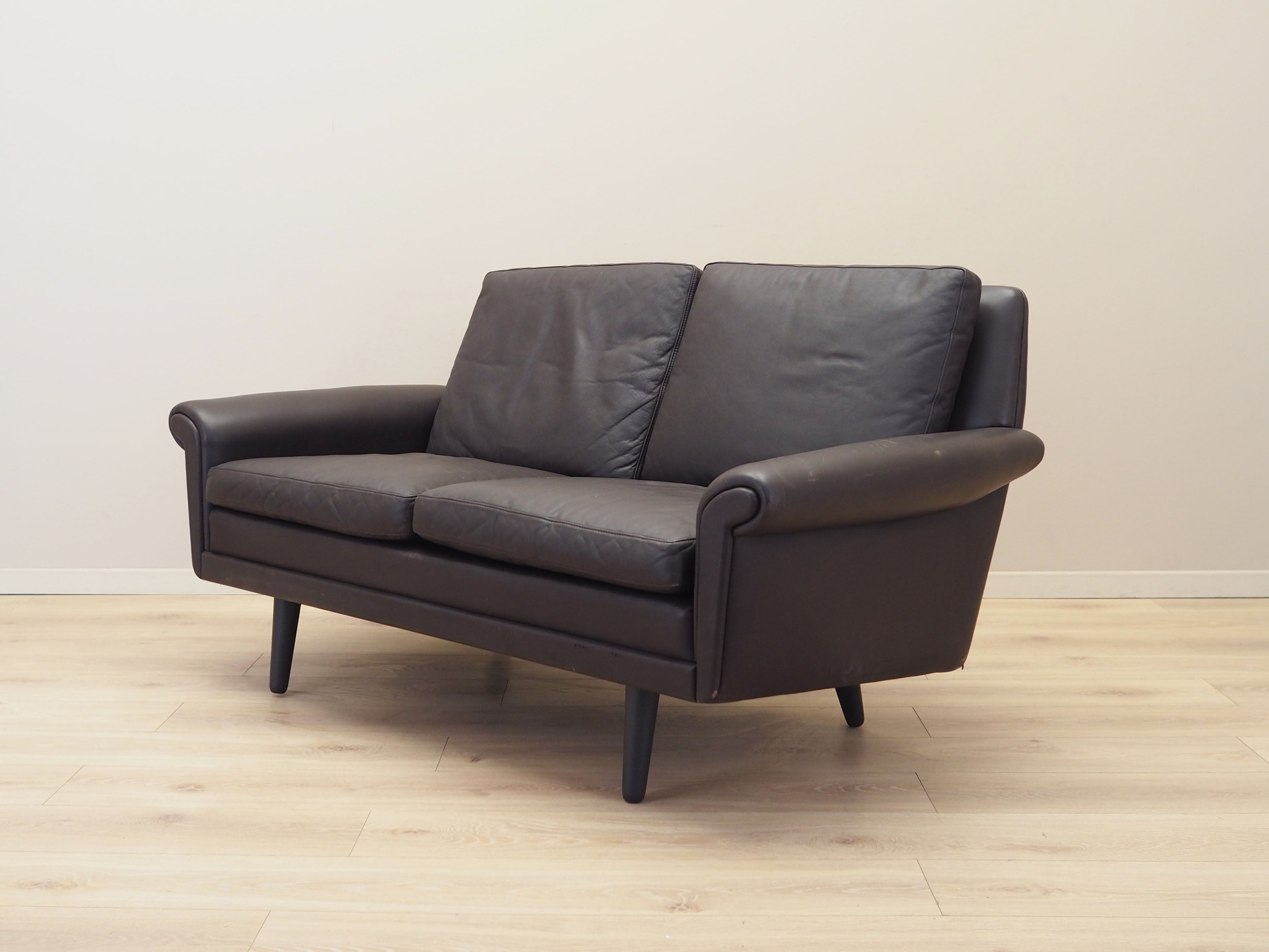 Brown_leather_sofa_Danish_design_1960s_designer_Aage_Christiansen_manufacture_Erhardsen_Andersen