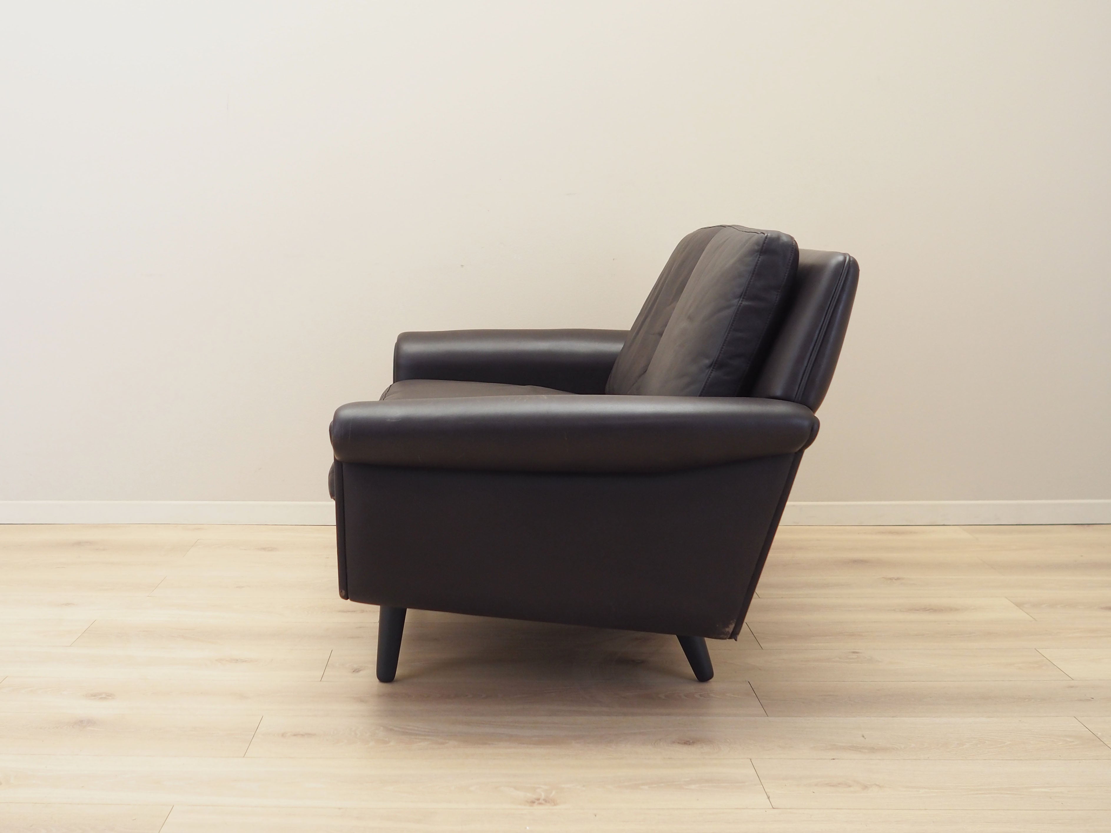 Brown_leather_sofa_Danish_design_1960s_designer_Aage_Christiansen_manufacture_Erhardsen_Andersen