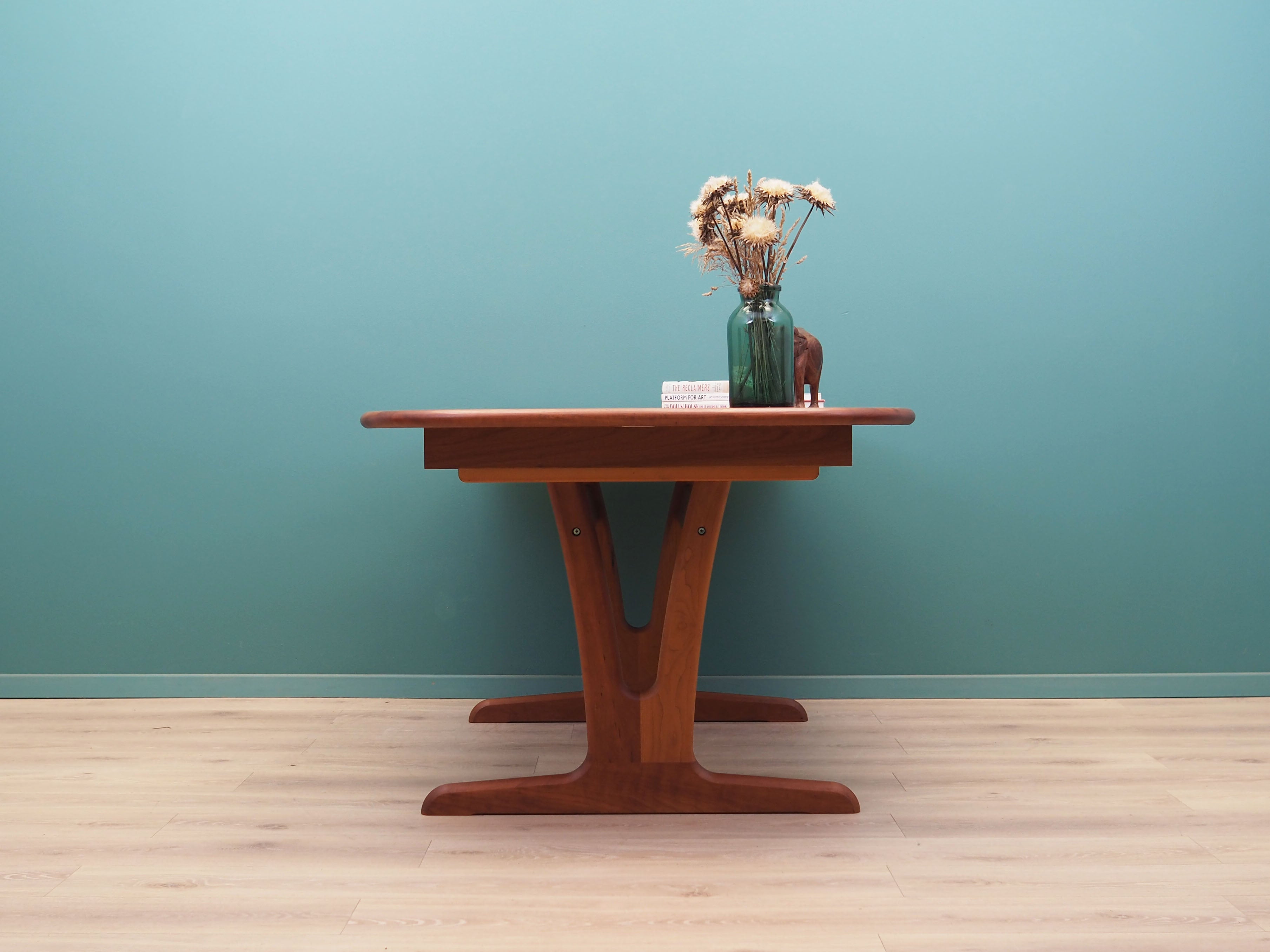 Cherry_table_Danish_design_1970s_production_Denmark