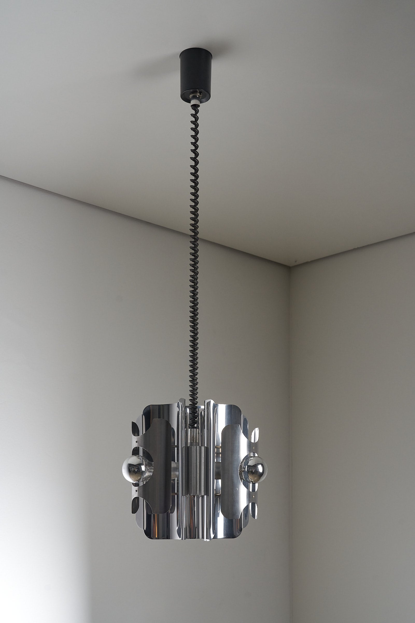 Chromed_Steel_Pendant_Space_Age