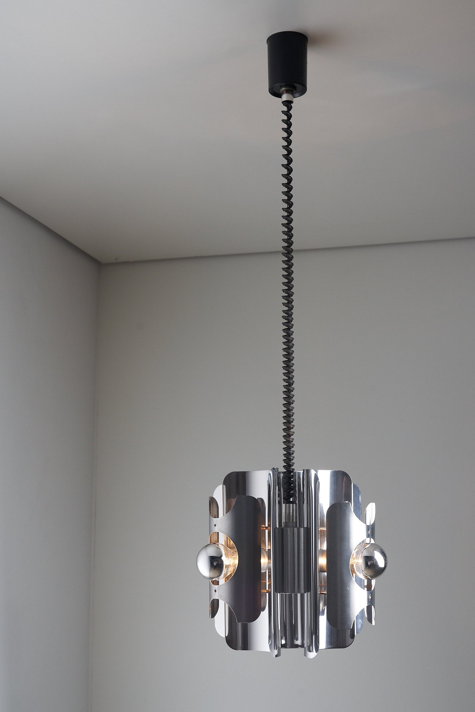 Chromed_Steel_Pendant_Space_Age