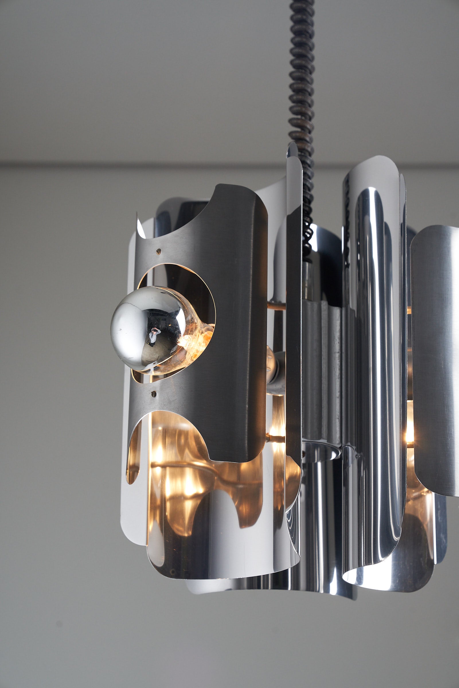 Chromed_Steel_Pendant_Space_Age