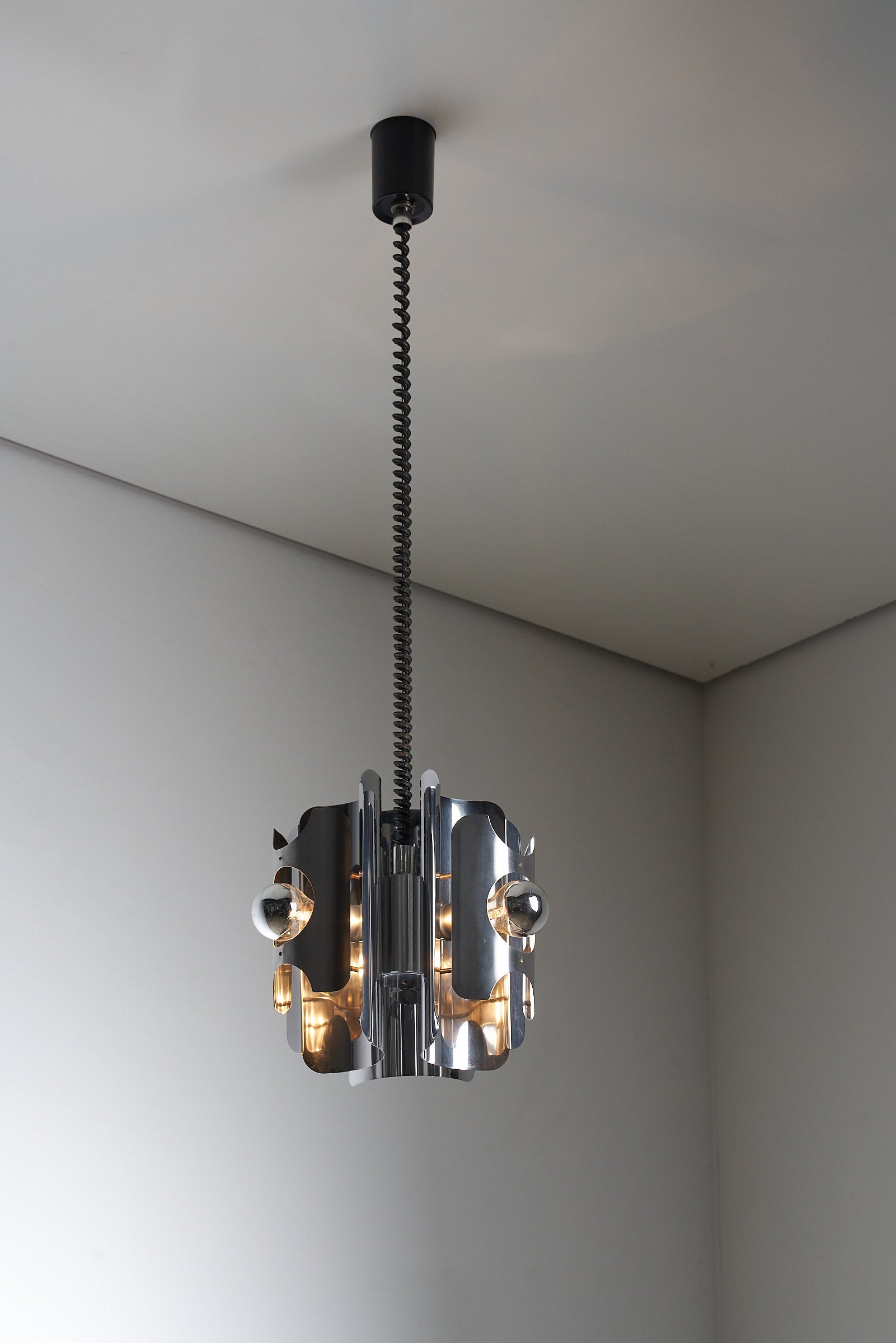 Chromed_Steel_Pendant_Space_Age