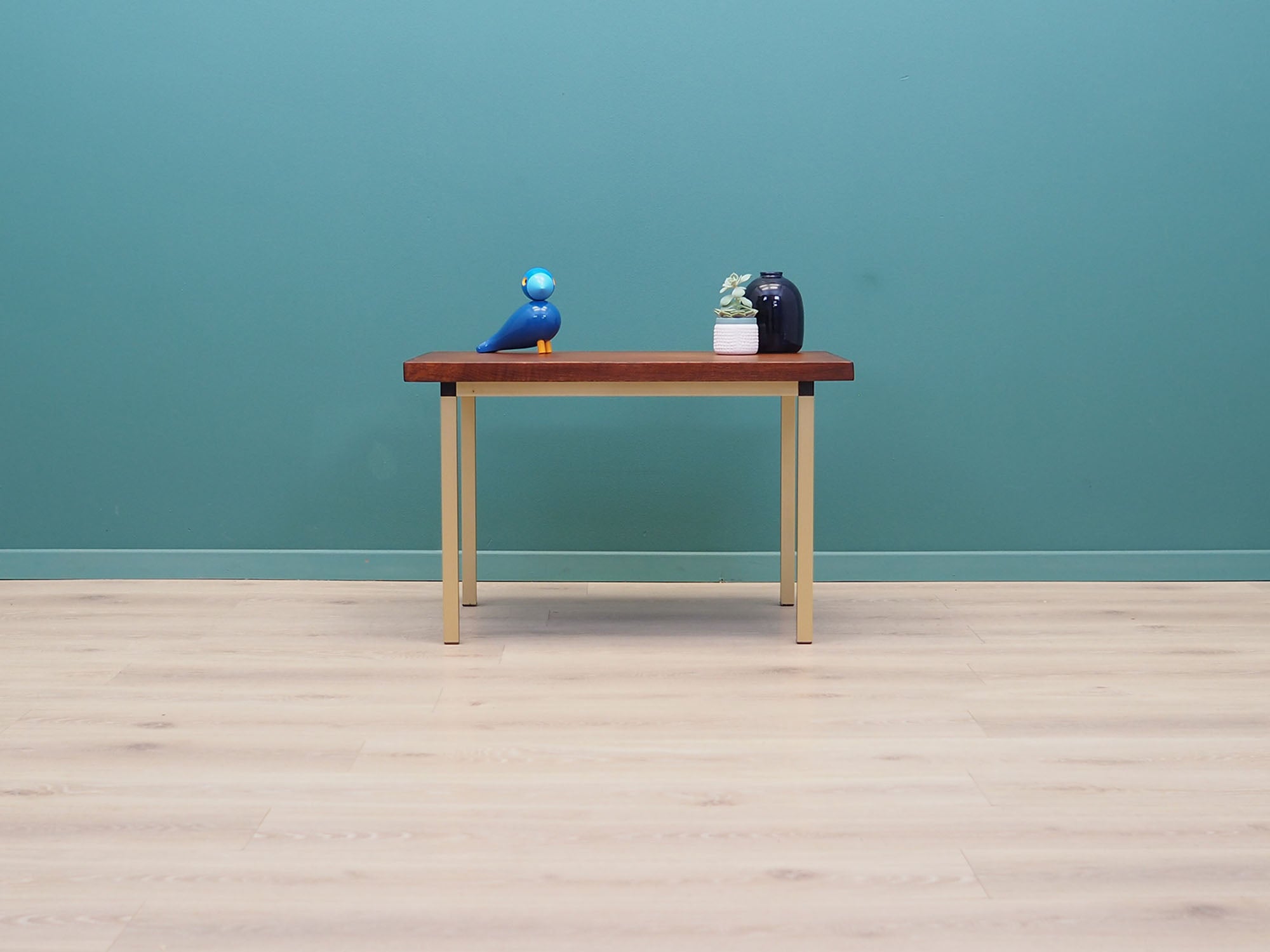 Coffee_table_Danish_design_1970s_production_Denmark