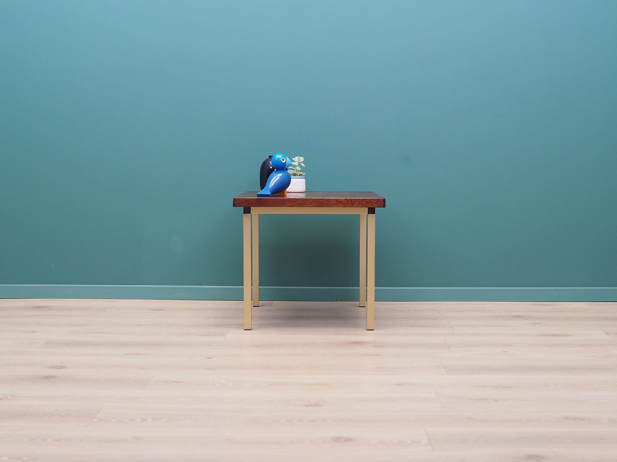 Coffee_table_Danish_design_1970s_production_Denmark