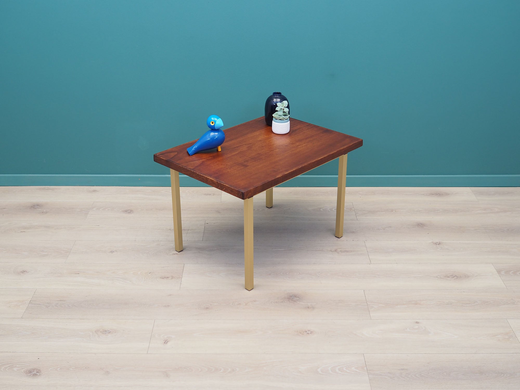 Coffee_table_Danish_design_1970s_production_Denmark