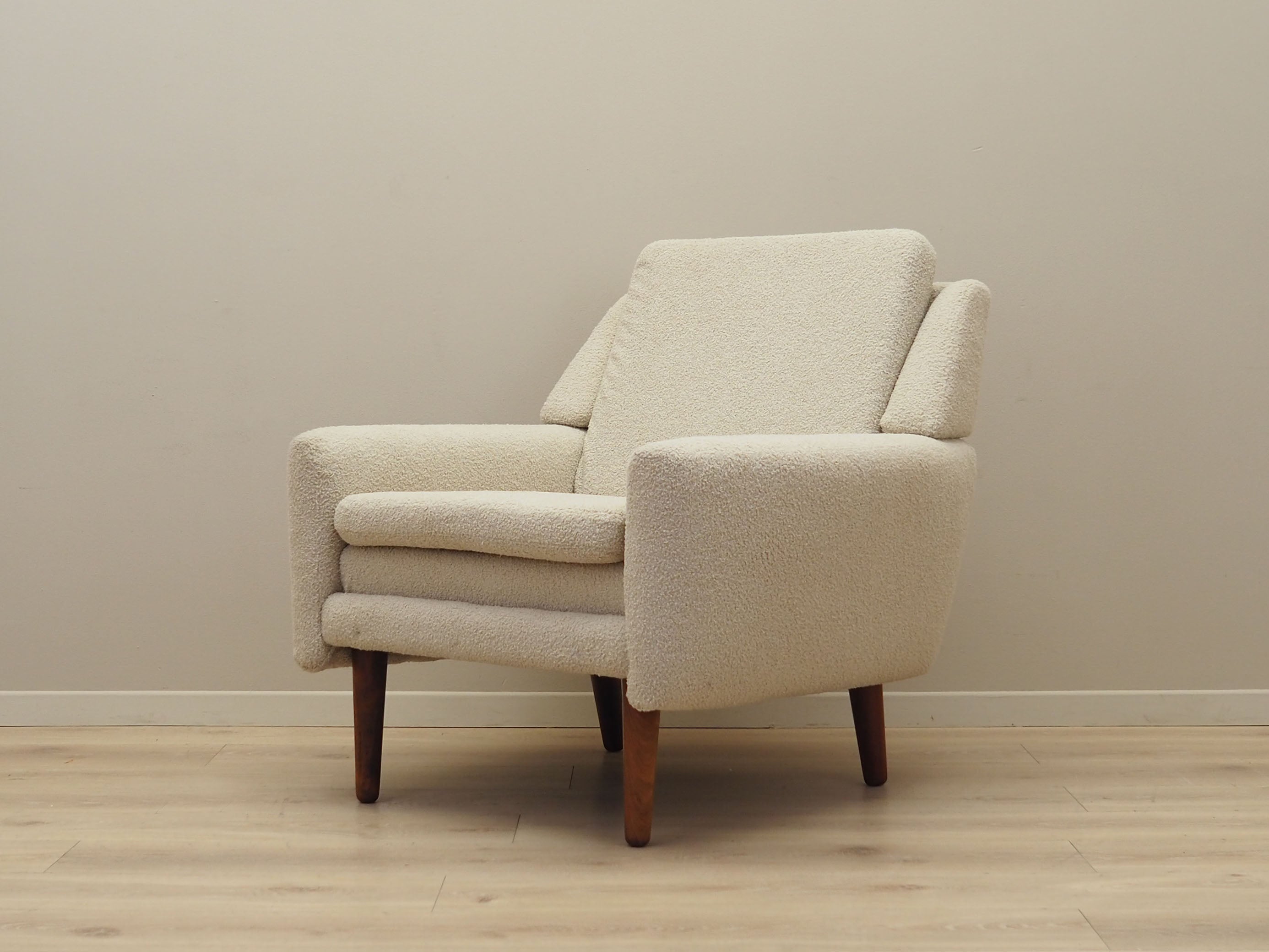 Cream_armchair_Danish_design_1970s_production_Denmark