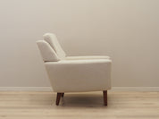 Cream_armchair_in_Danish_design_1970s_production_Denmark