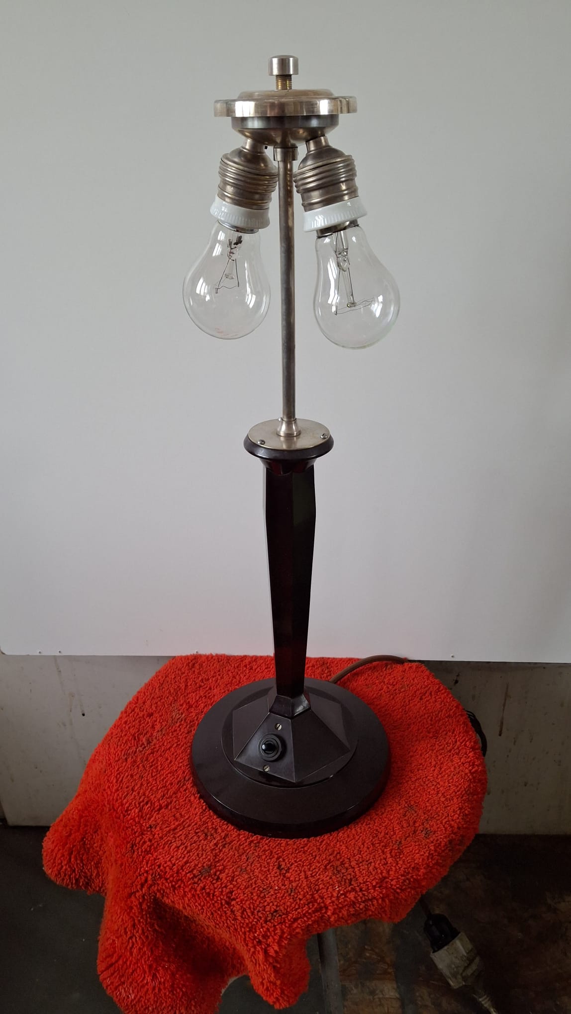 Cubist_Bakelite_Table_Lamp