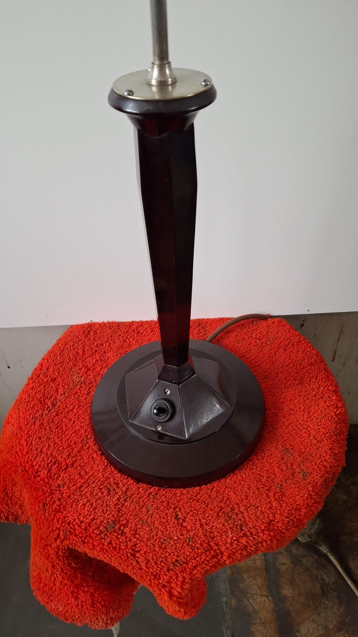 Cubist_Bakelite_Table_Lamp