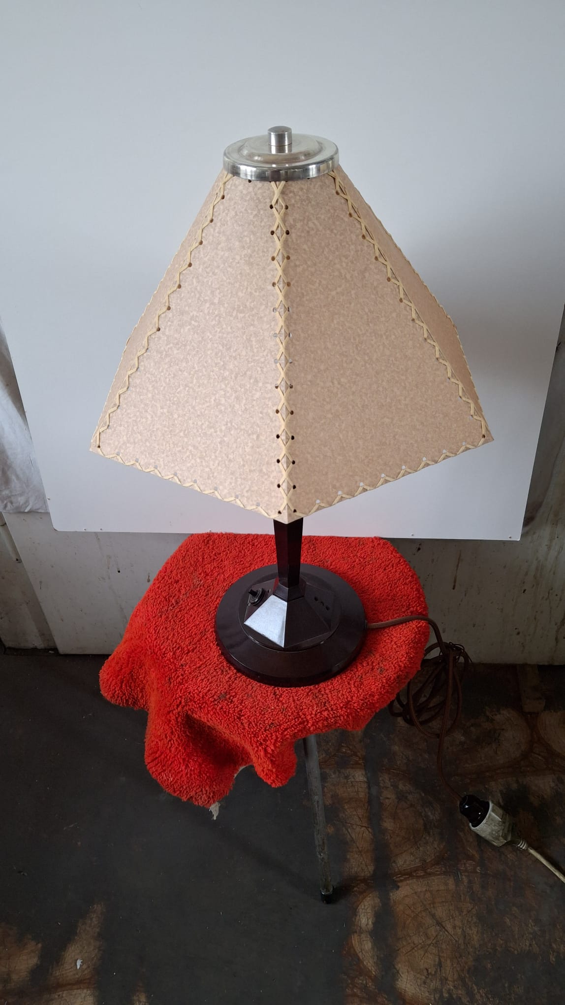 Cubist_Bakelite_Table_Lamp