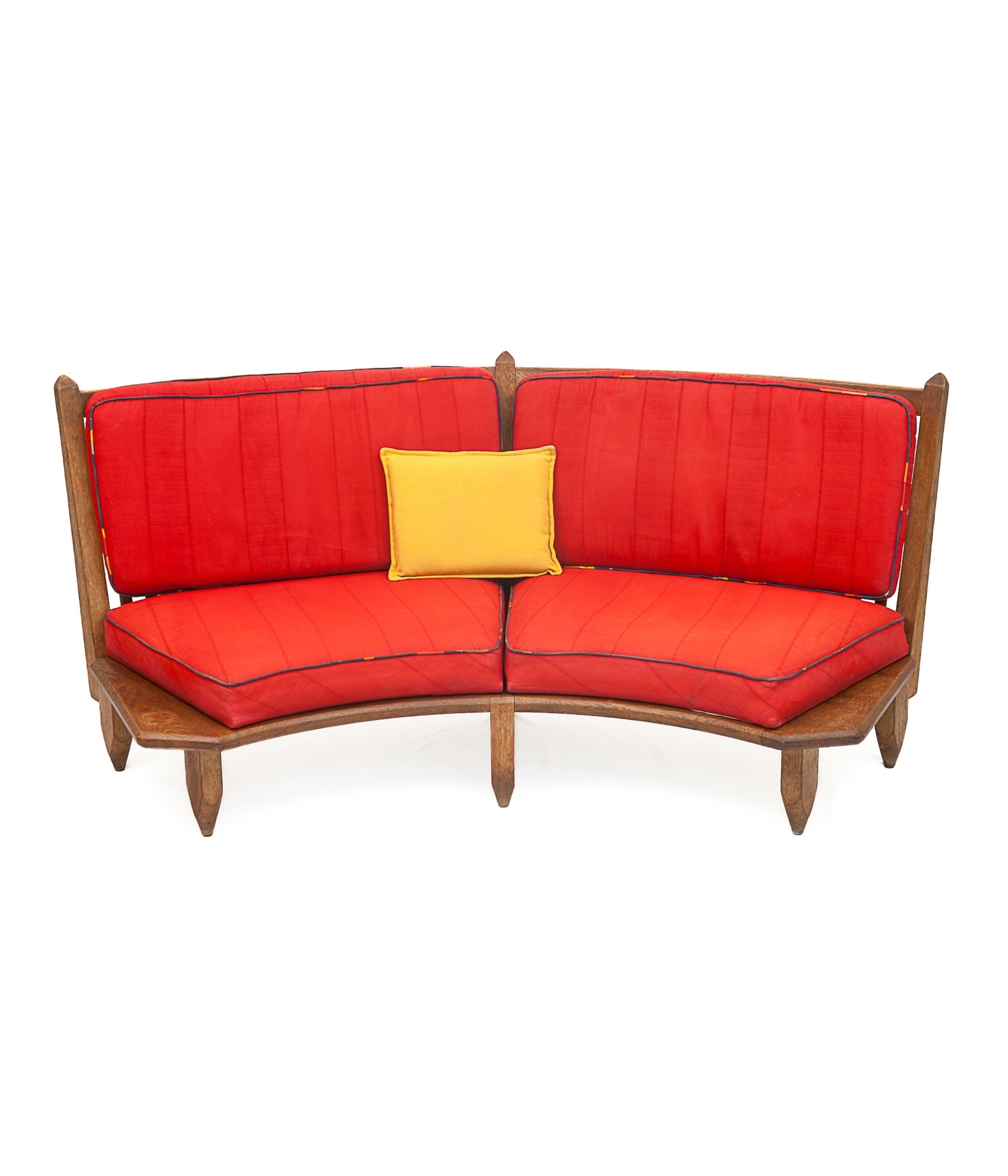 Curved_oak_bench_by_Guillerme_et_Chambron