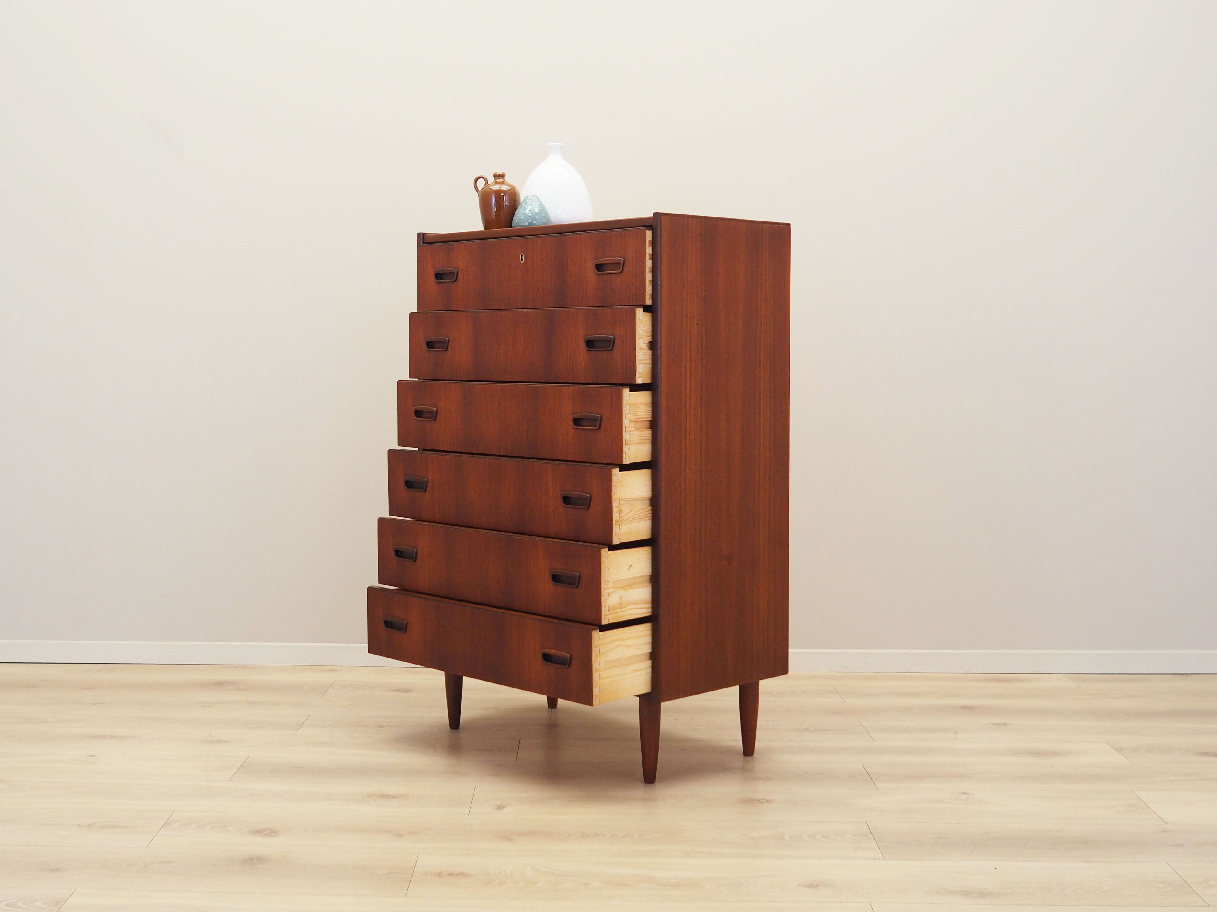 Danish_Teak_chest_of_drawers_from_1970s