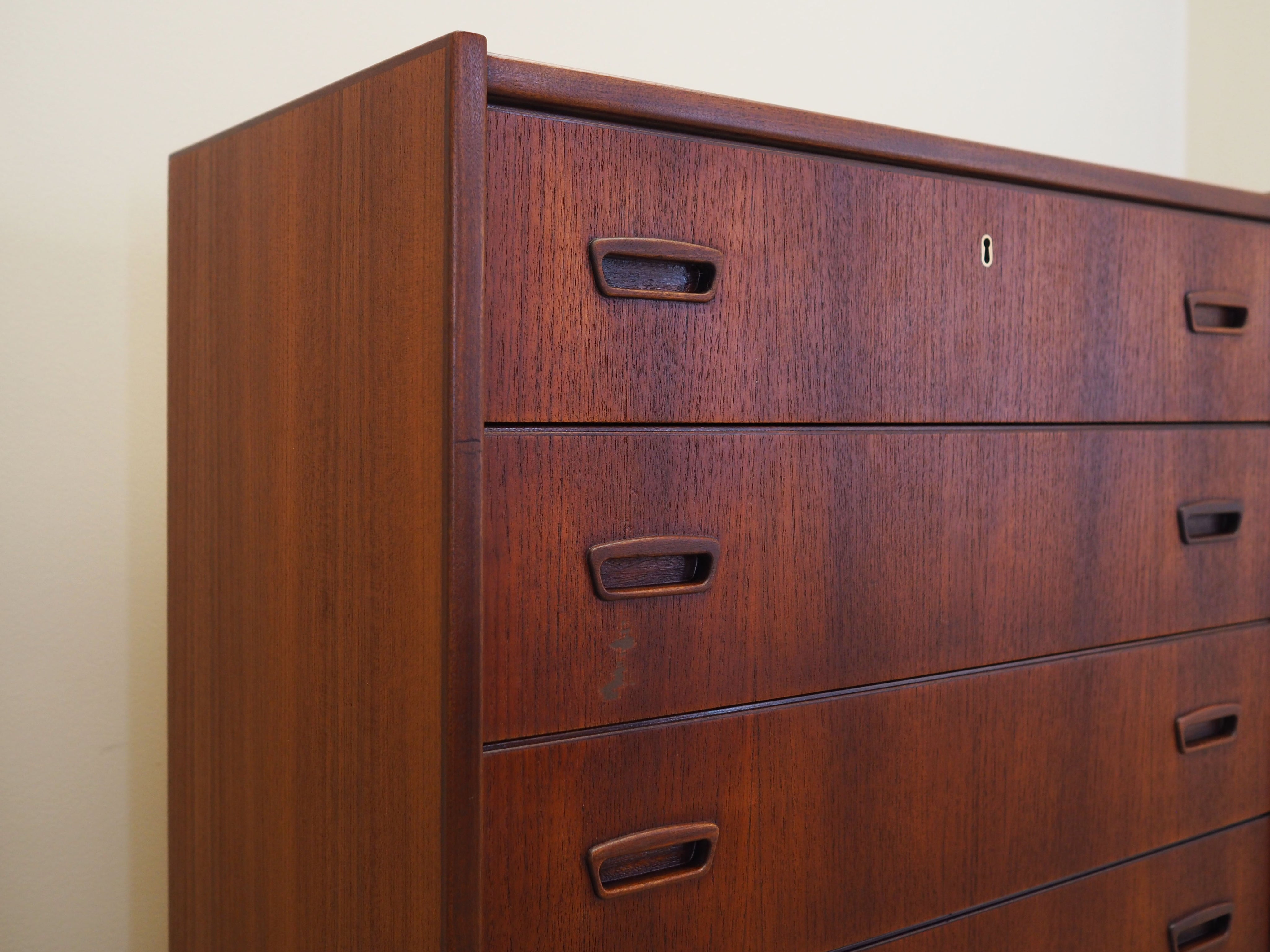 Danish_Teak_chest_of_drawers_from_1970s