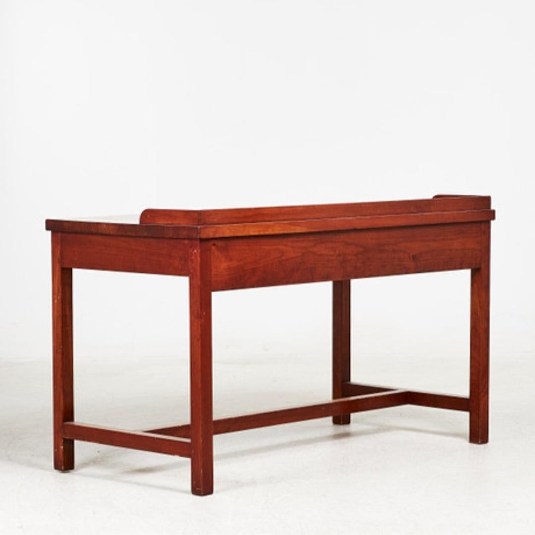 Desk_Wooden_Nails_Well-Crafted_Scandinavian_design