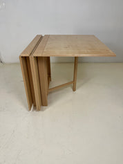 Dining_table_by_Bruno_Mathsson