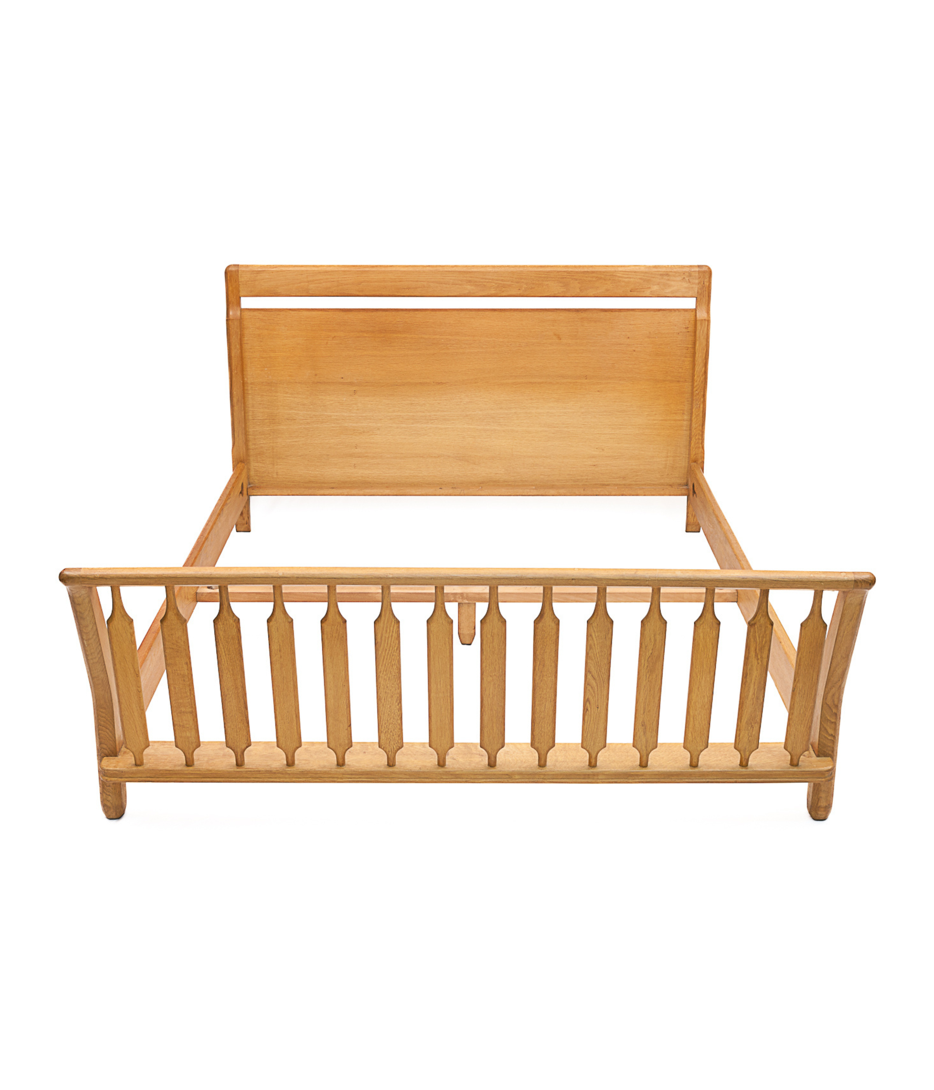 Double_oak_bed_by_Guillerme_et_Chambron
