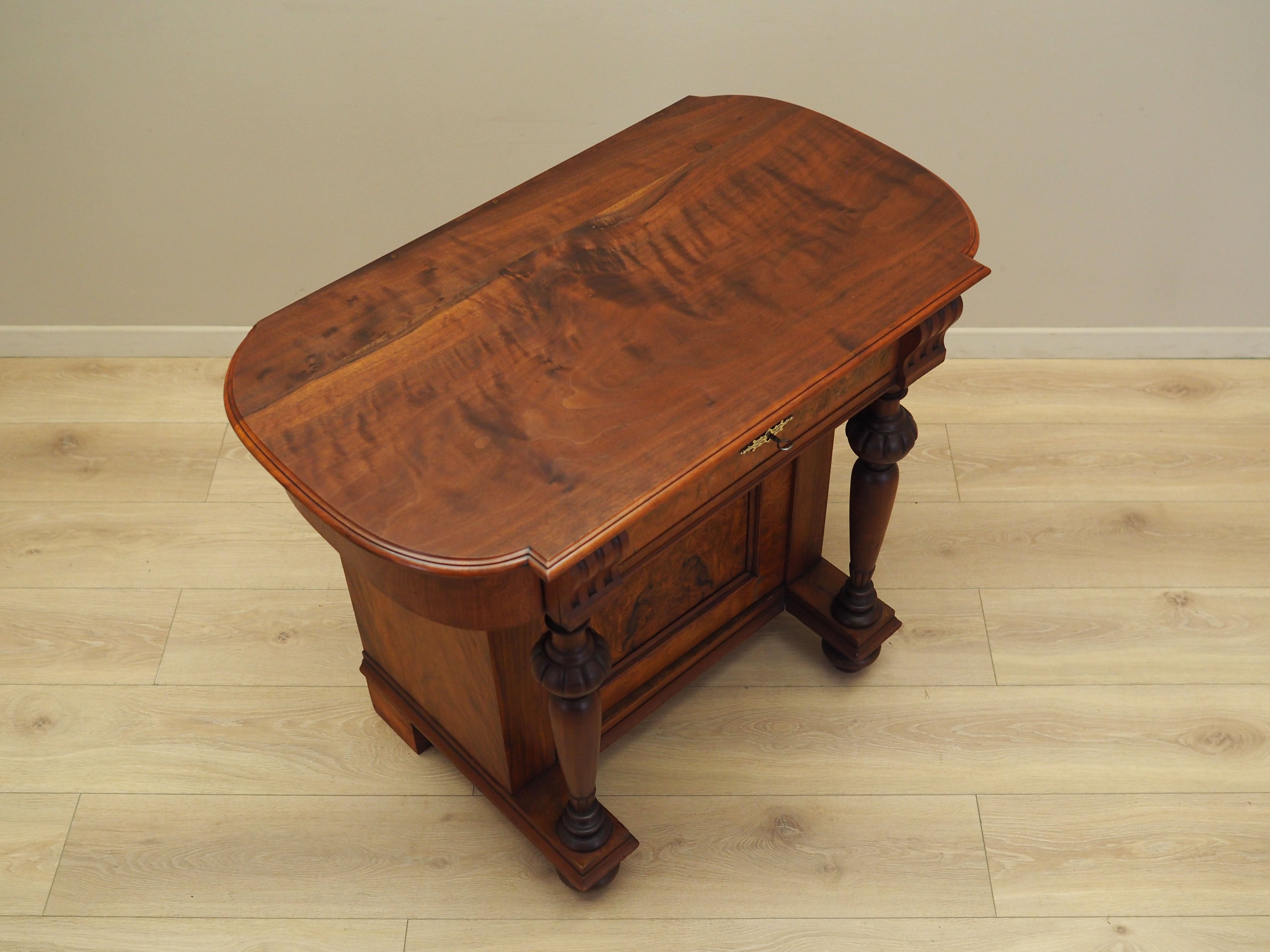 Dresser_Italian_design_1960s_production_Italy