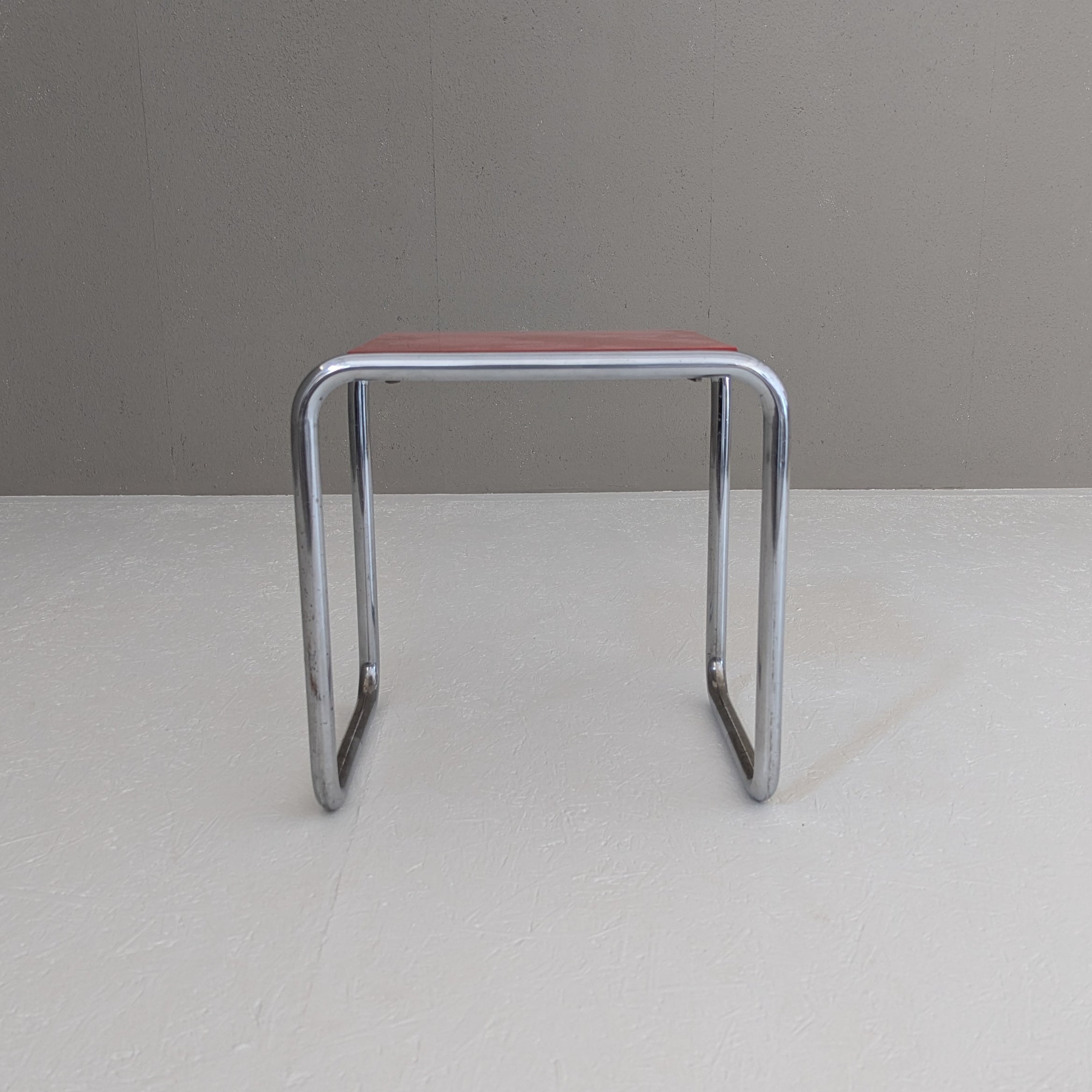 Early_B9_Bauhaus_canteen_stool_by_Marcel_Breuer_1930s
