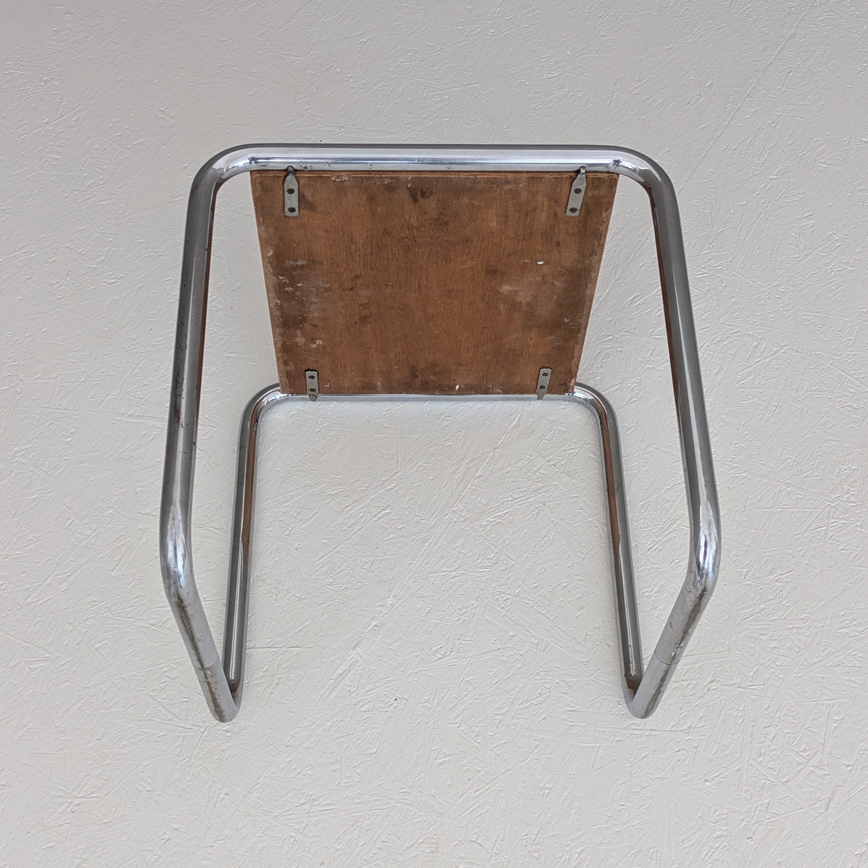 Early_B9_Bauhaus_canteen_stool_by_Marcel_Breuer_1930s