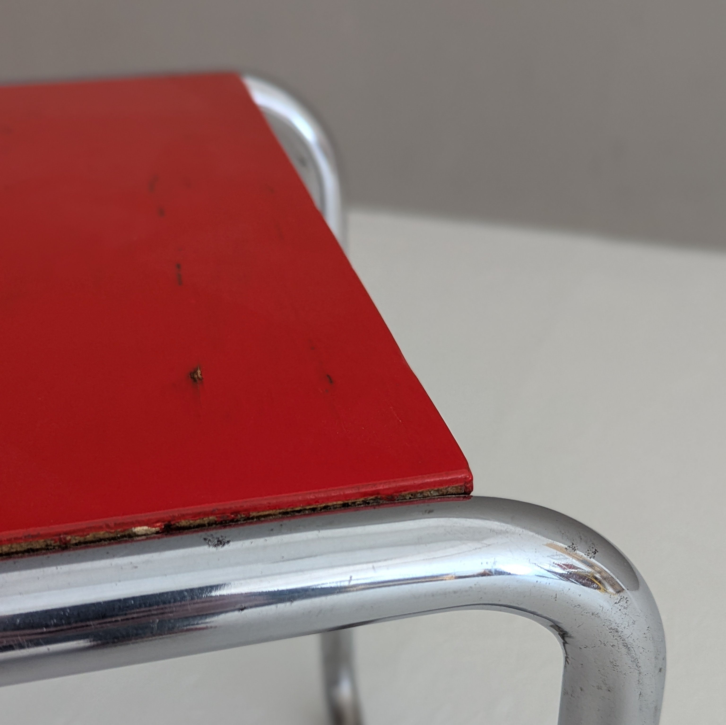 Early_B9_Bauhaus_canteen_stool_by_Marcel_Breuer_1930s