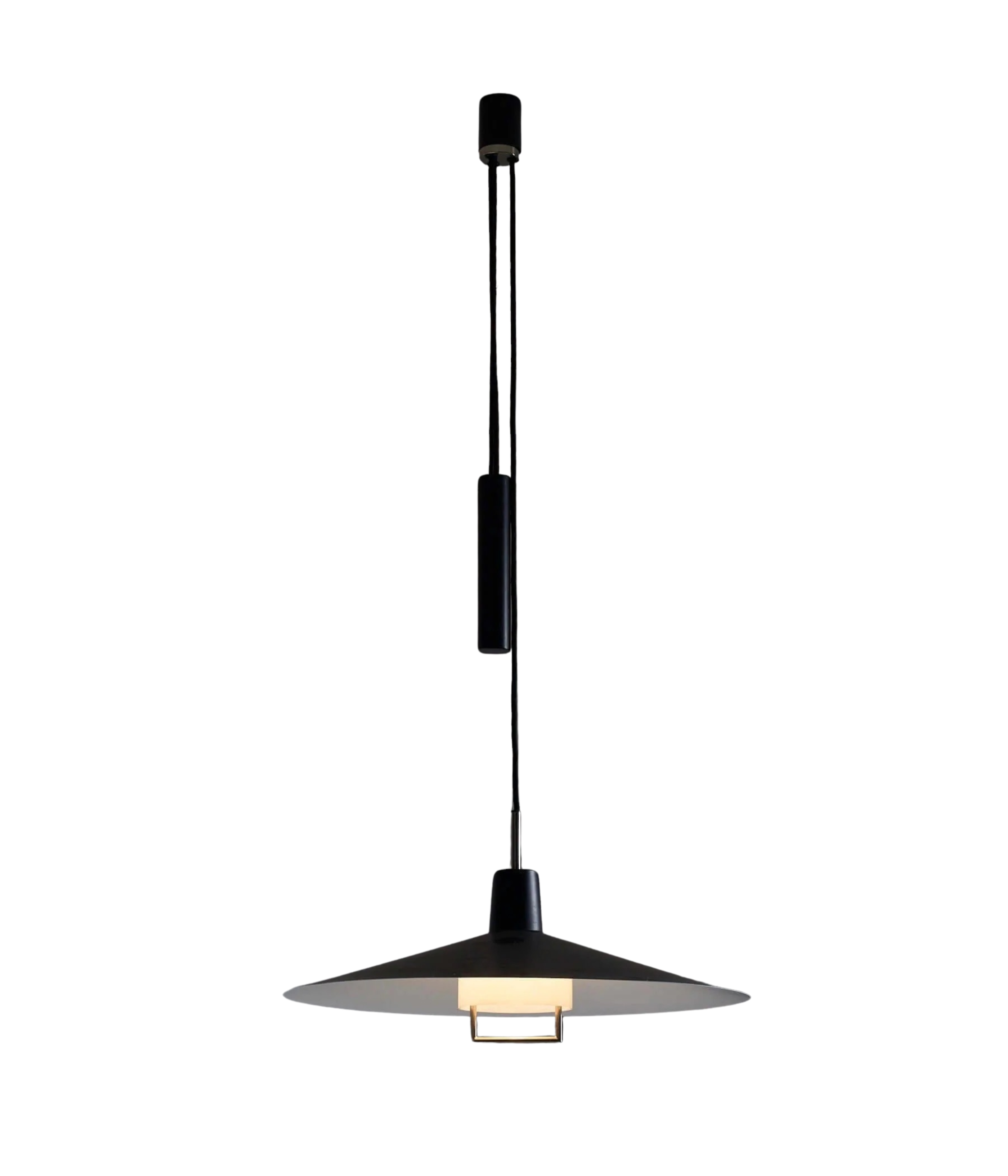 Elegant_Counterweight_Pendant_Metalarte