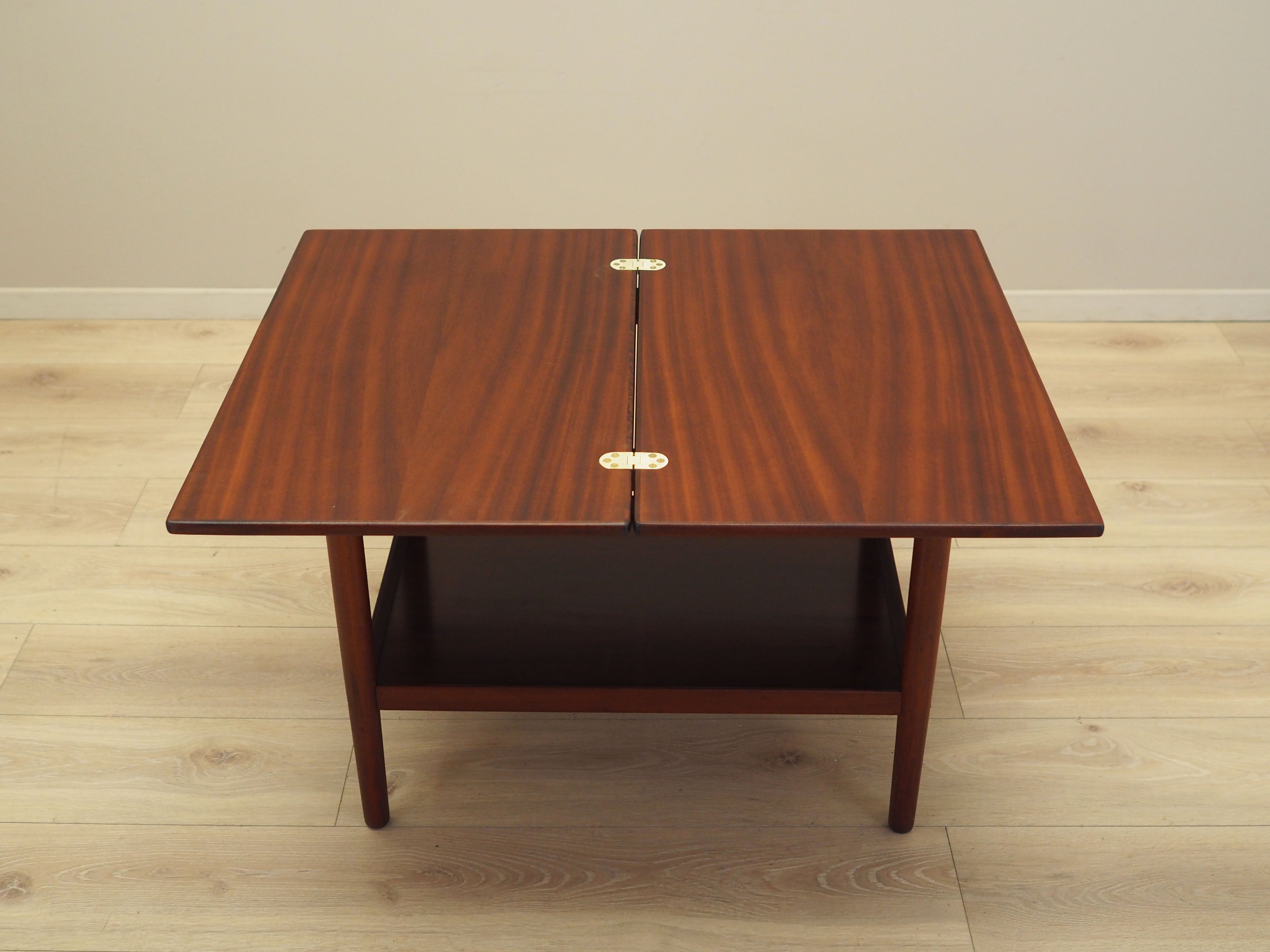 Folding_coffee_table_Danish_design_1960s_designer_Ole_Wanscher