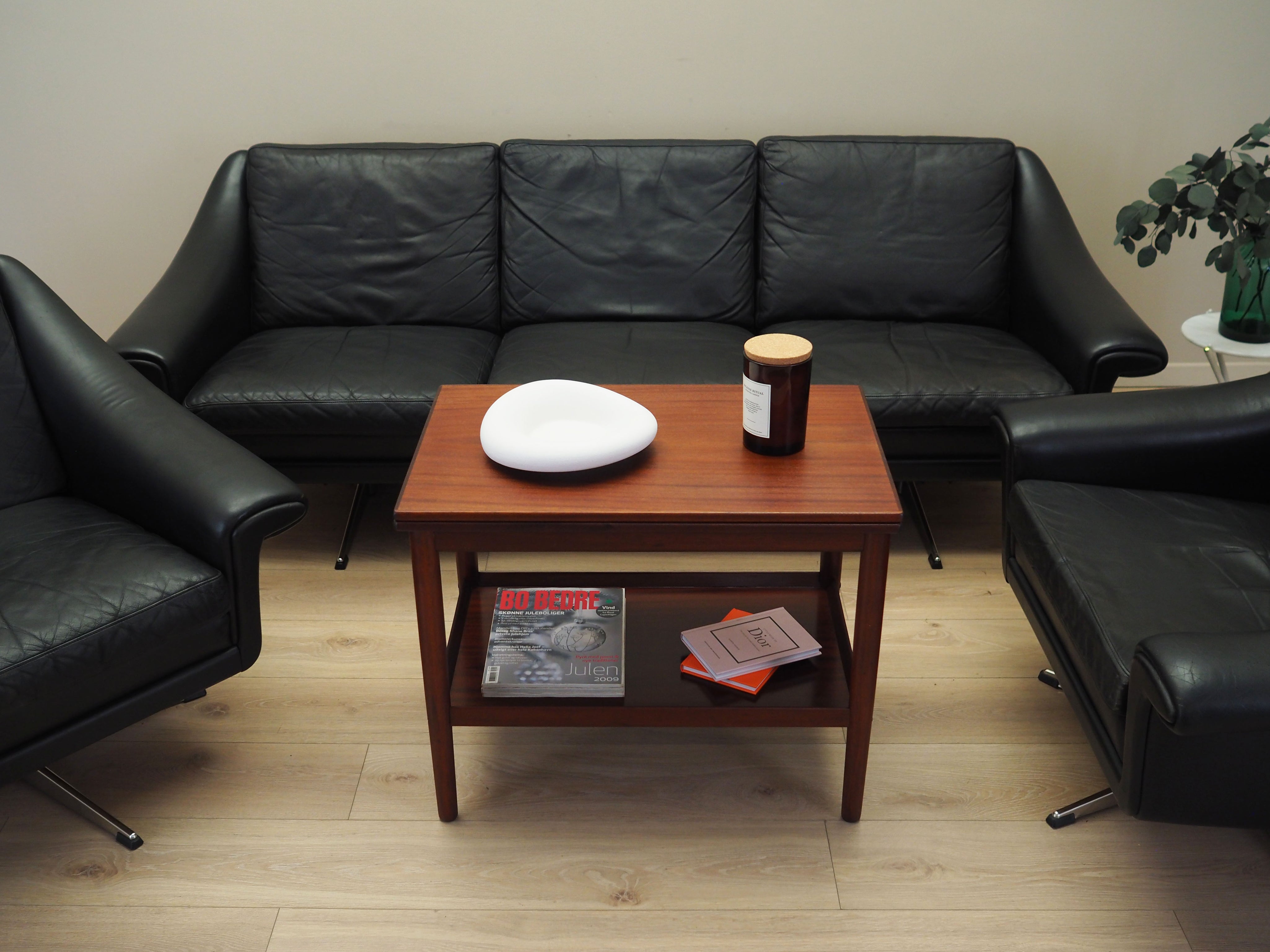 Folding_coffee_table_Danish_design_1960s_designer_Ole_Wanscher