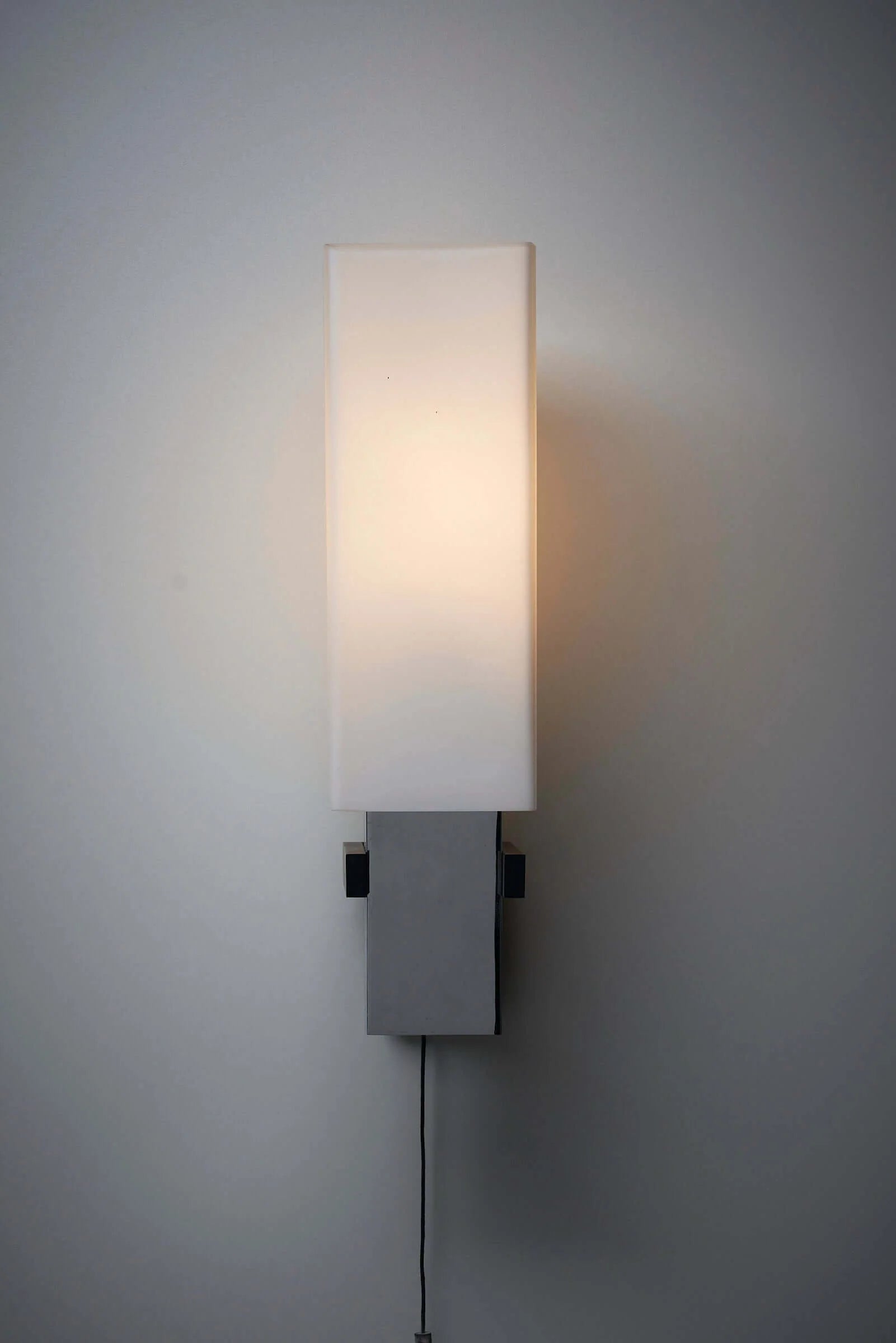 Futuristic_Wall_Light_Cosack