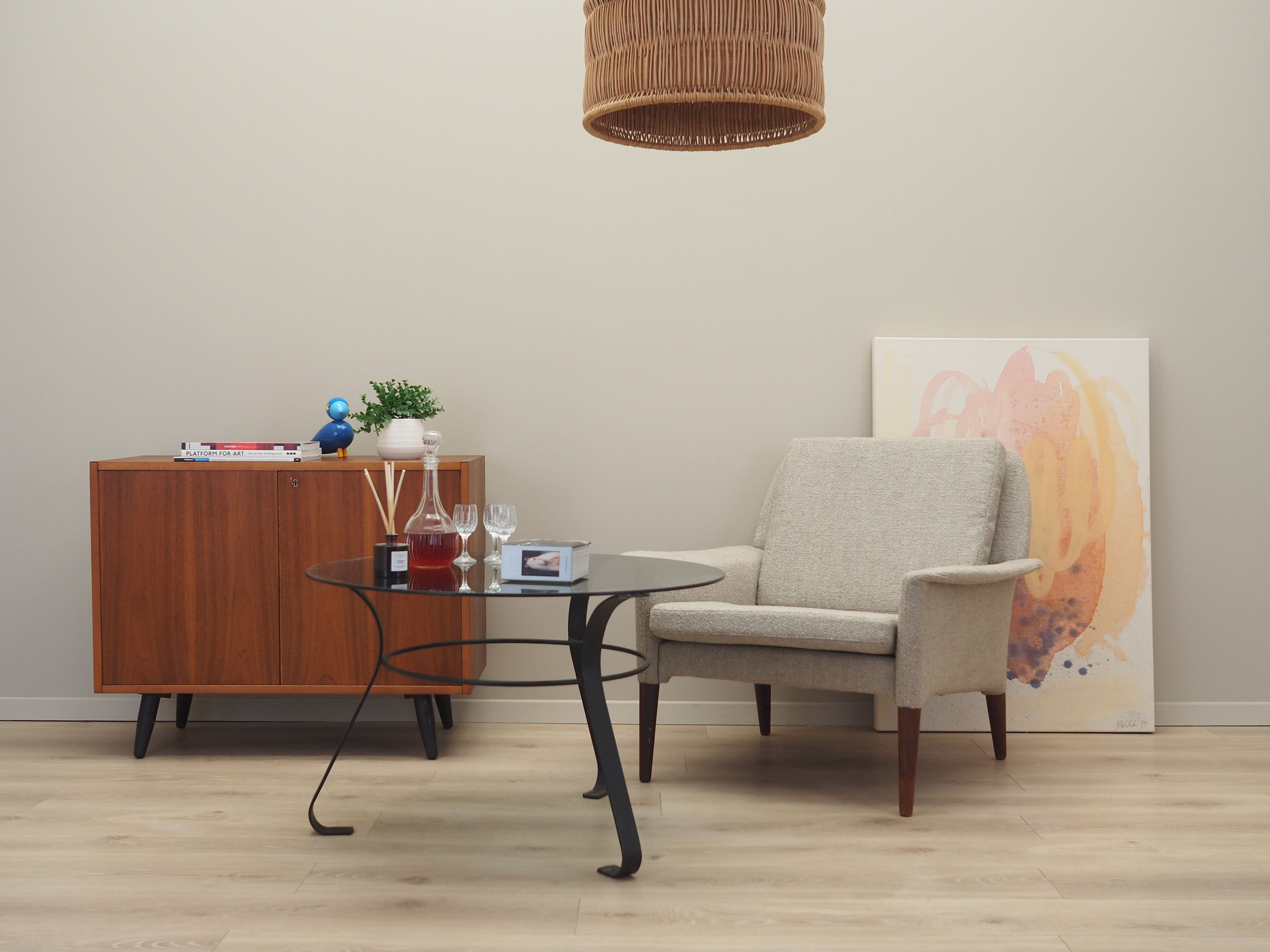 Glass_coffee_table_Danish_design_1970s_production_Denmark