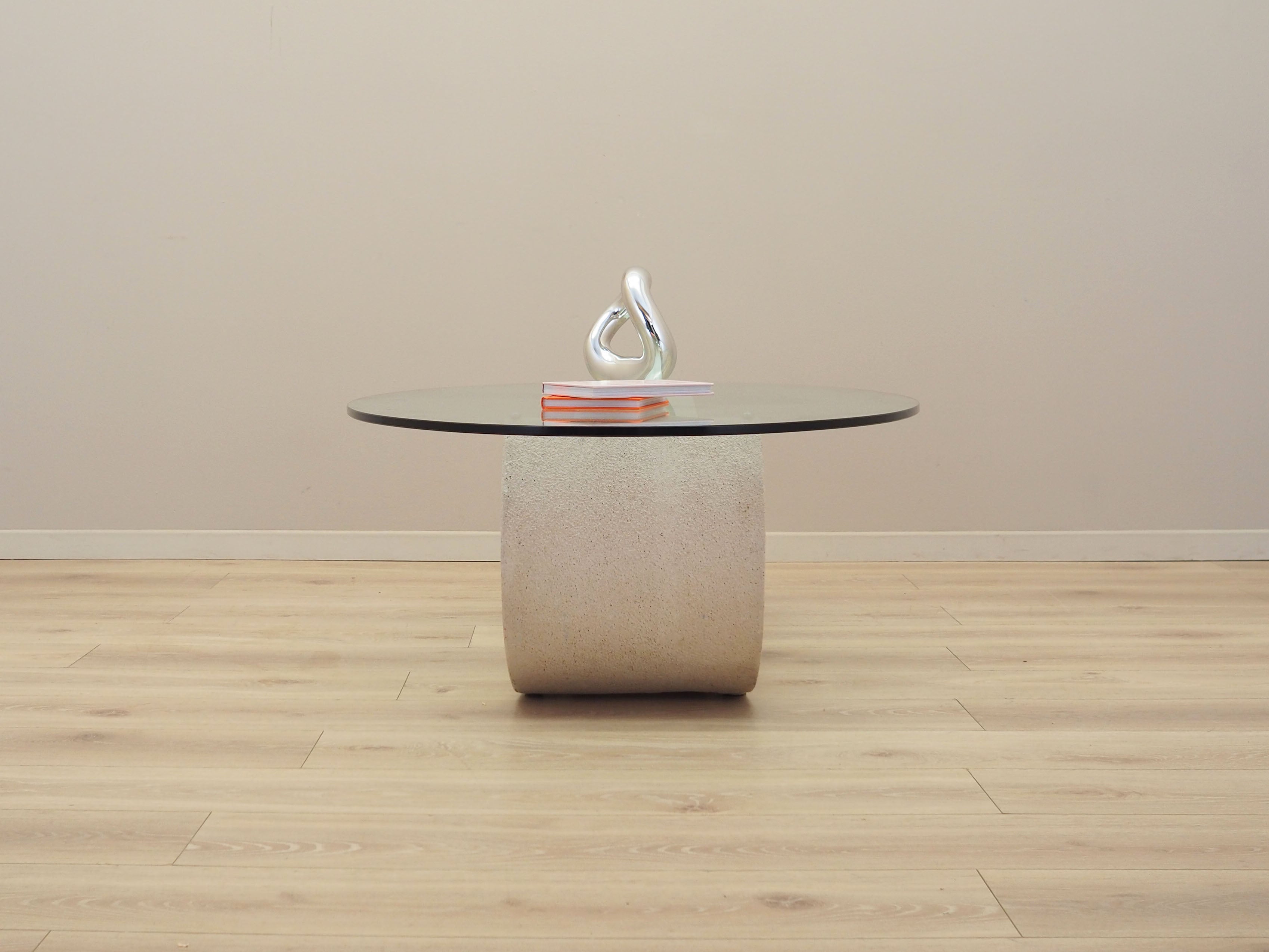 Glass_coffee_table_Italian_design_1970s_production_Italy